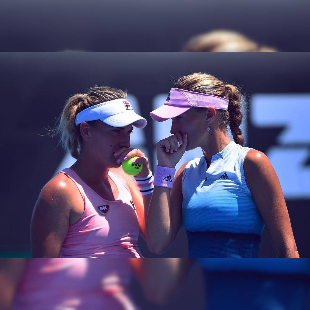 Timea Babos, doubles Australian Open, pink and blue outfits, SD Desktop Wallpaper
