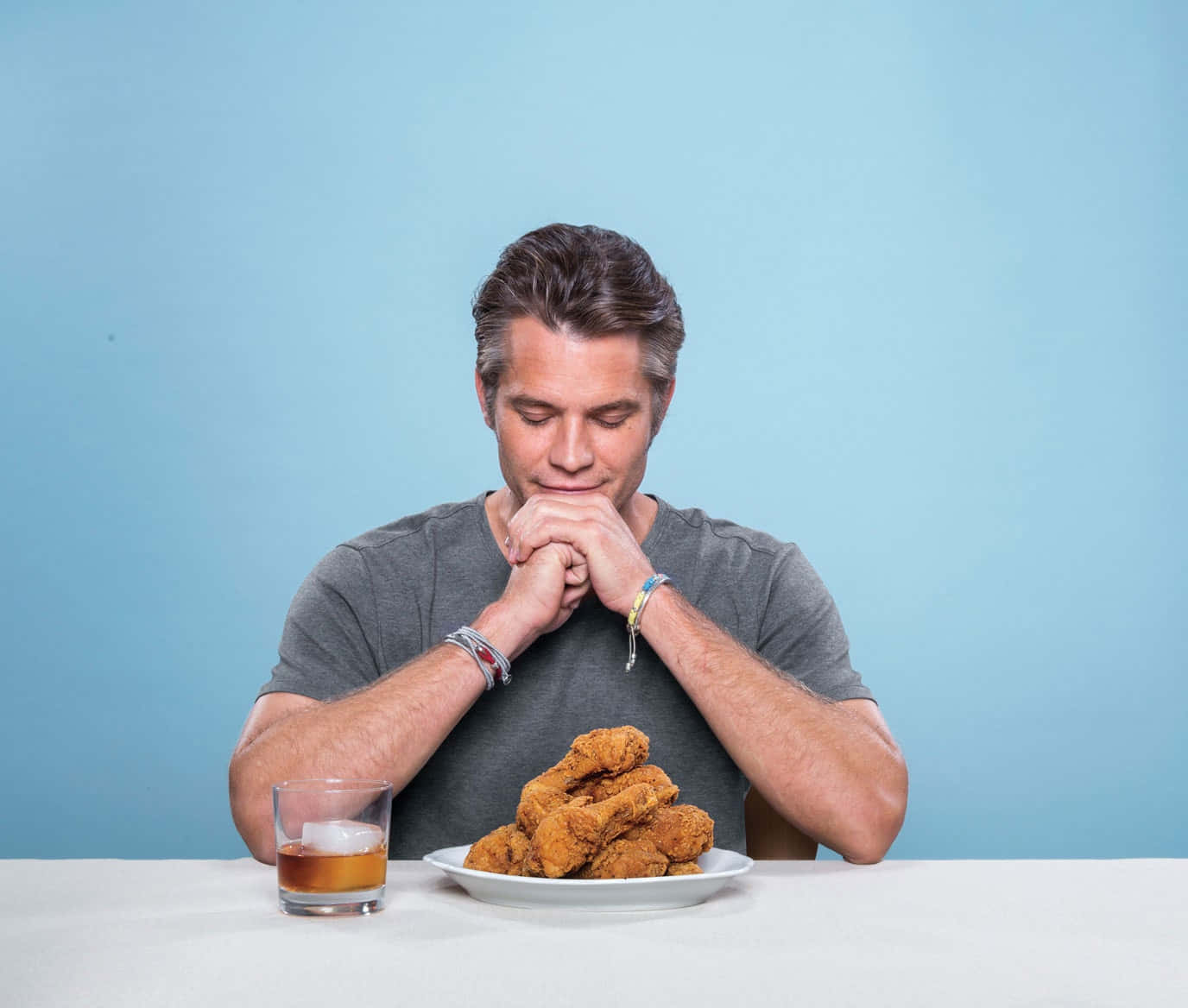 Timothy Olyphant, fried chicken, glass of whiskey, HD Desktop Wallpaper