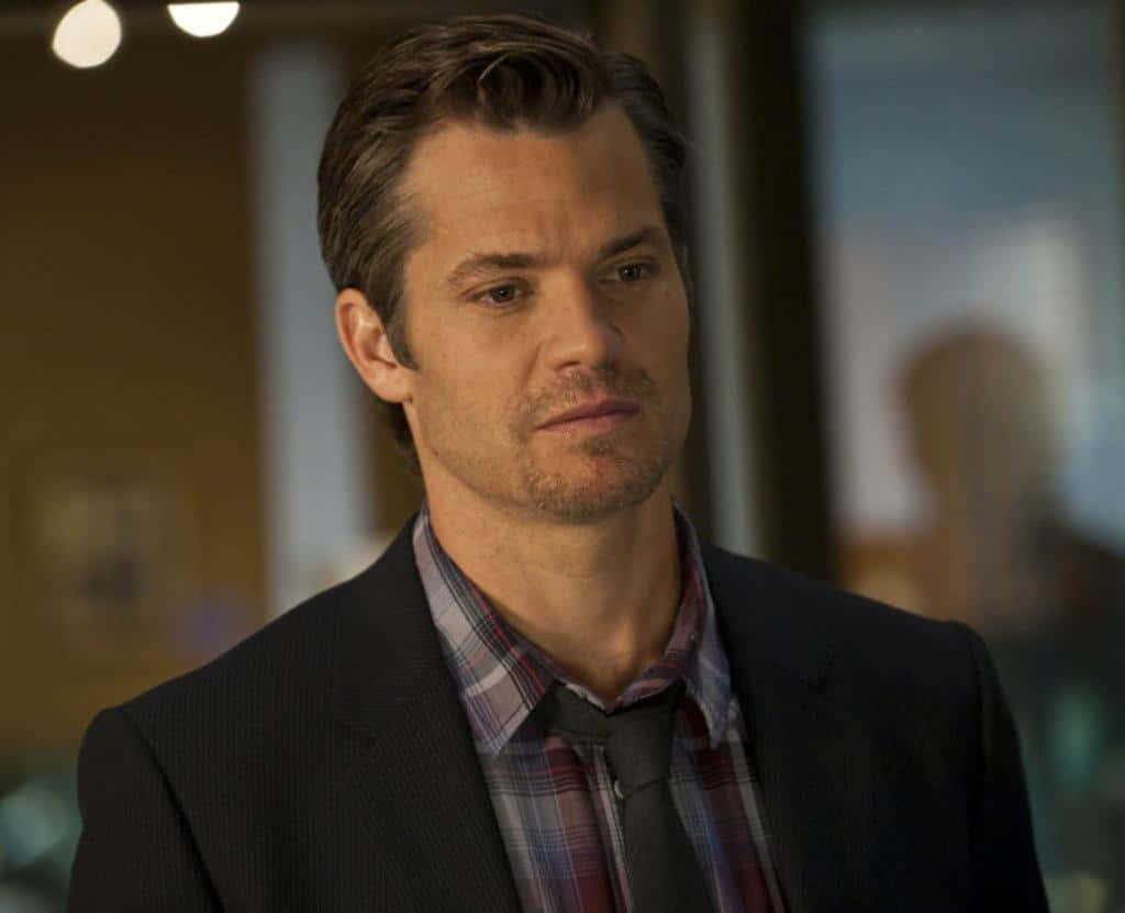 Timothy Olyphant, dark suit, plaid shirt, SD Desktop Wallpaper