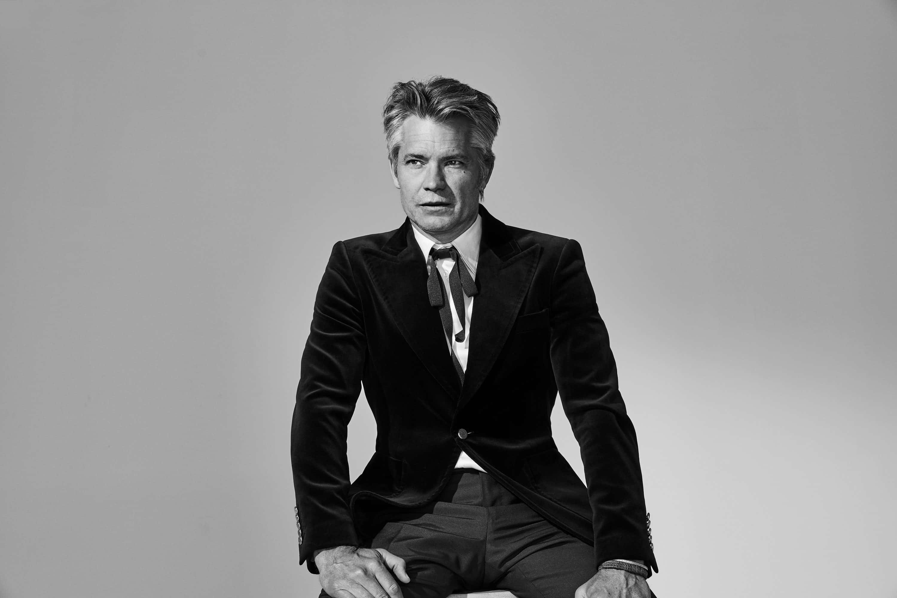 Timothy Olyphant, velvet suit, plain gray background, 2K Desktop Wallpaper
