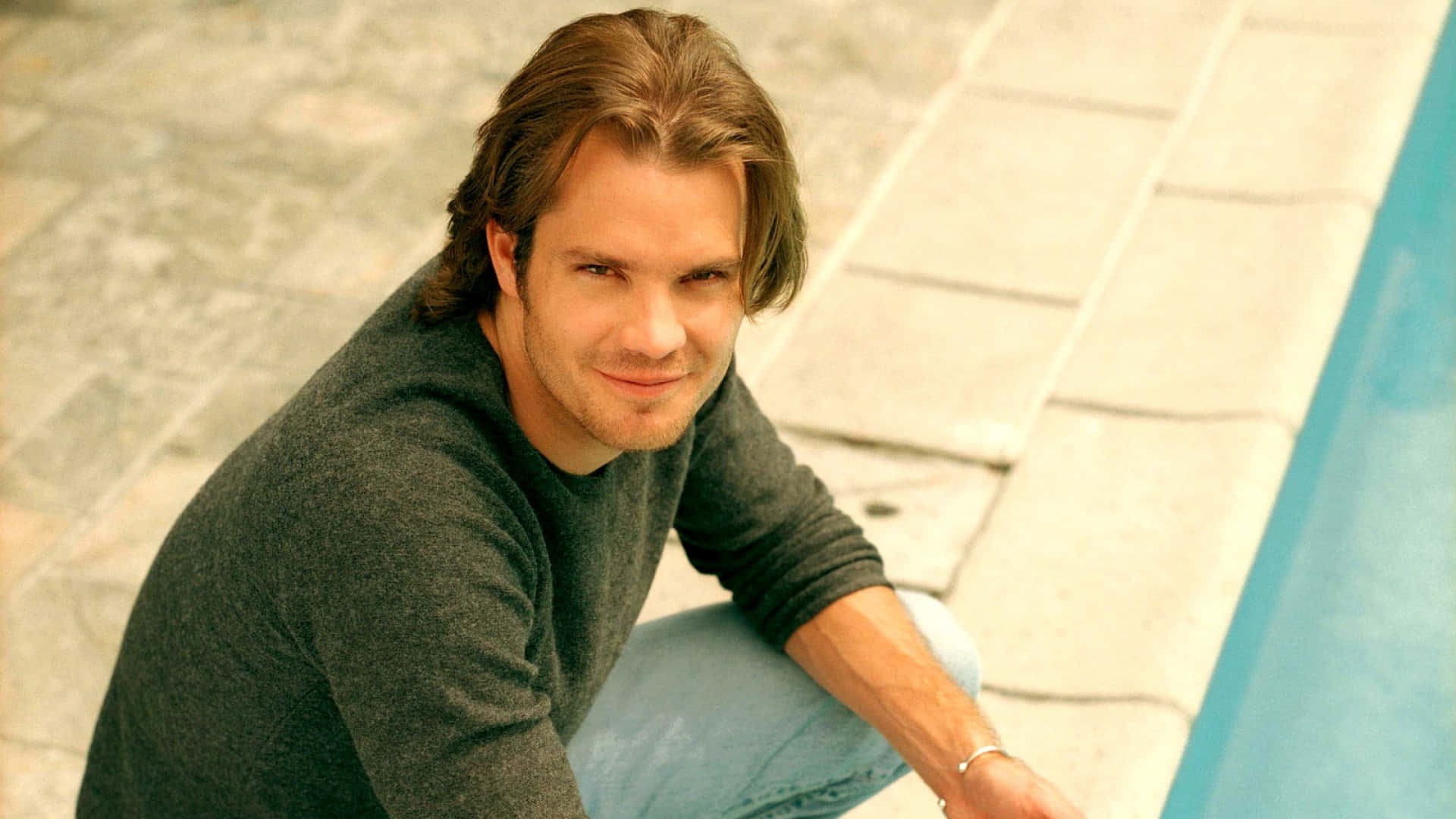 Timothy Olyphant, swimming pool, sunny day, Full HD Desktop Wallpaper