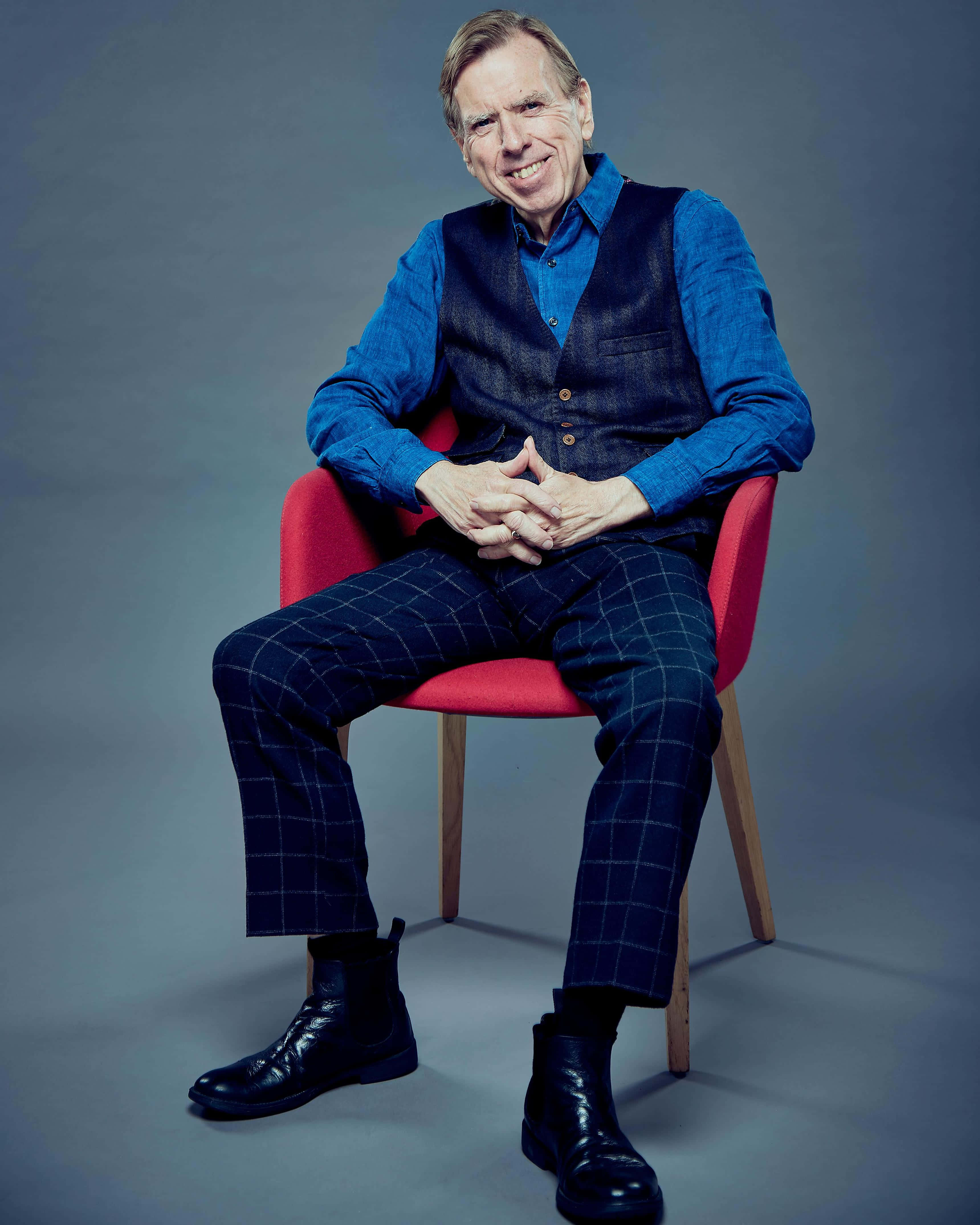 Timothy Spall, blue shirt, plaid pants, 4K Phone Wallpaper
