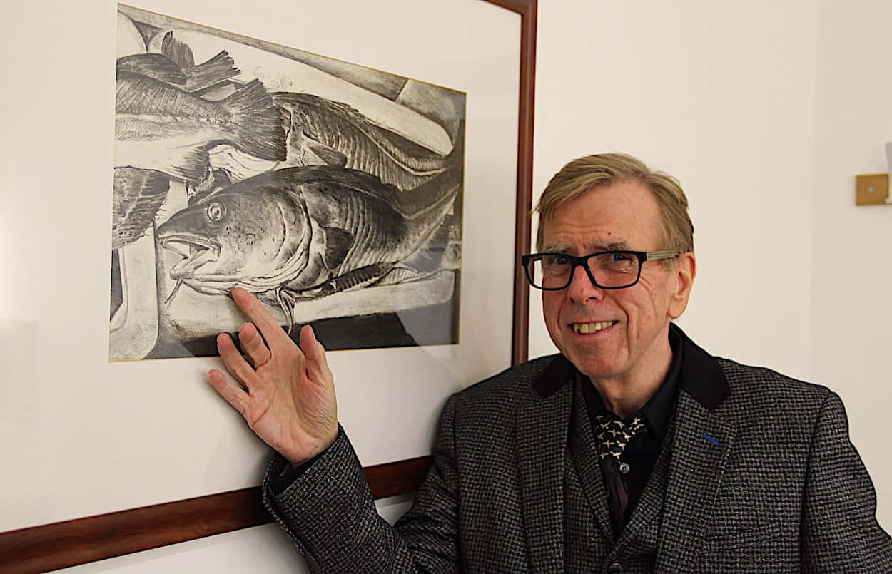 Timothy Spall, pencil drawing of fish, white wall, SD Desktop Wallpaper