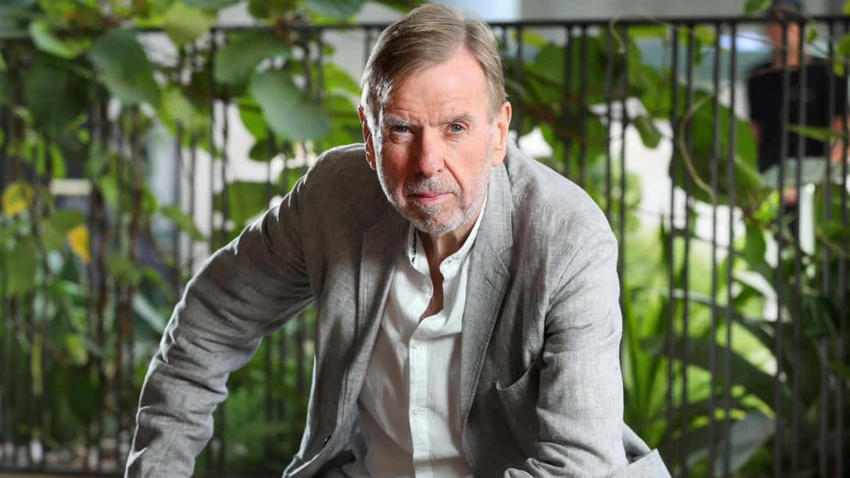 Timothy Spall, gray blazer, white shirt, SD Desktop Wallpaper