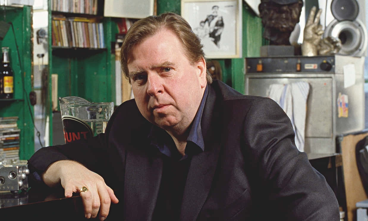 Timothy Spall, red carpet event, dark suit, SD Desktop Wallpaper