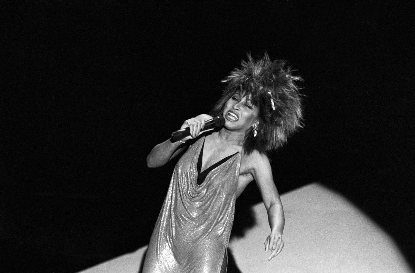 Tina Turner, stage, spotlight, HD Desktop Wallpaper