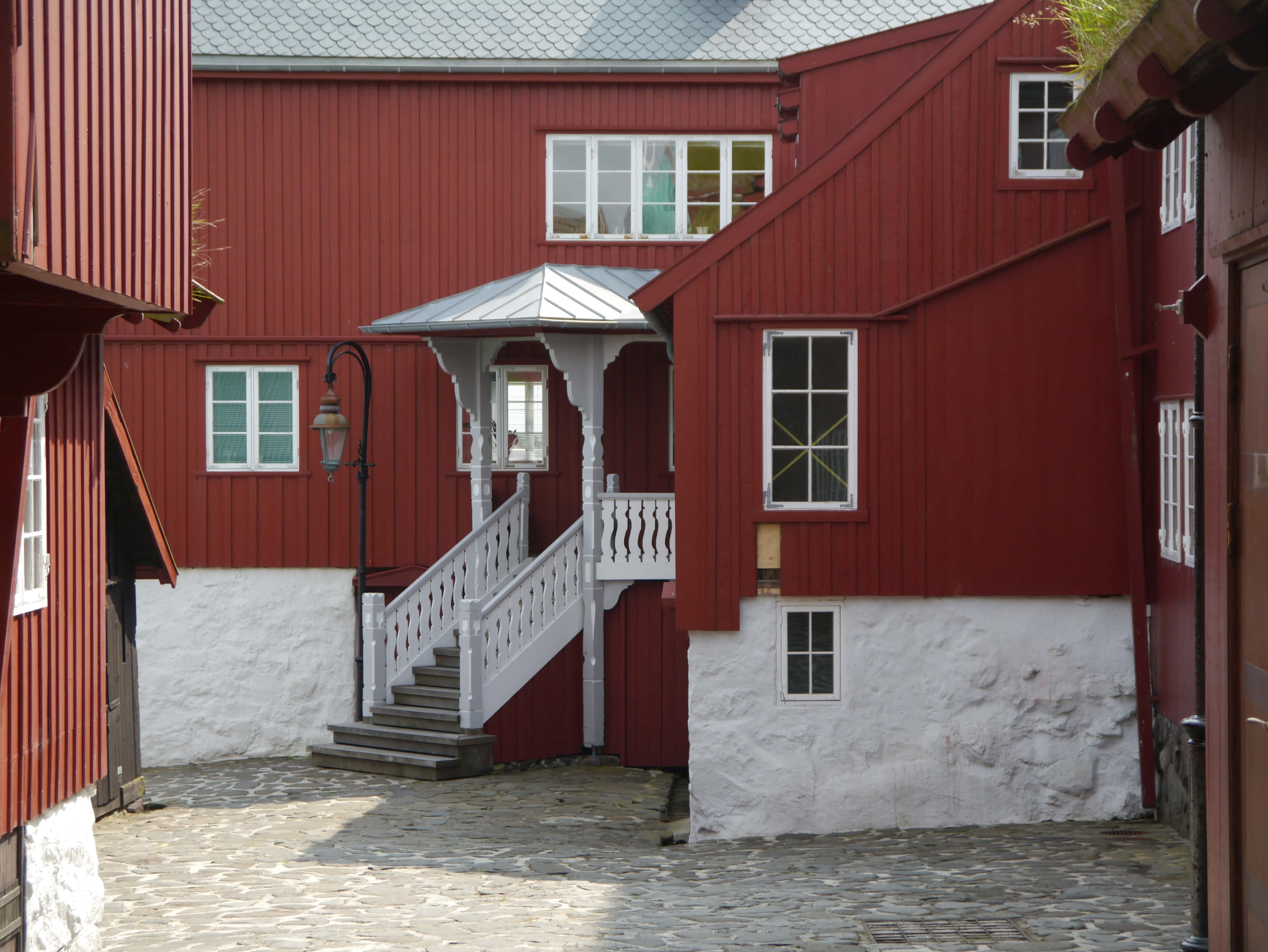 Tinganes, red building, cobblestone courtyard, 2K Desktop Wallpaper