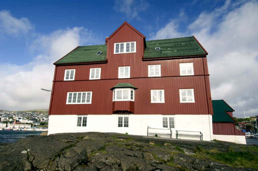 Tinganes, red and white wooden house, green roof, SD Desktop Wallpaper