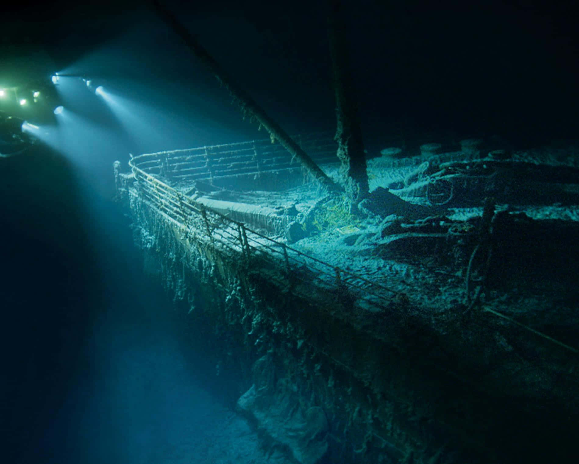 Titanic Wreck, rusted hull, artificial light, HD Desktop Wallpaper