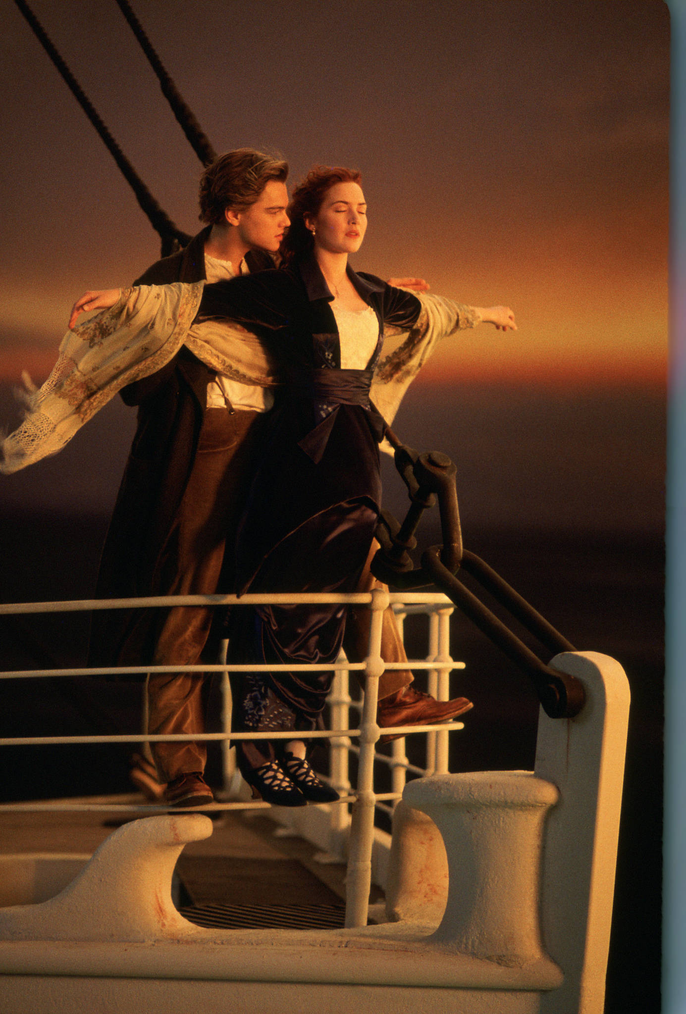 Titanic, hug scene, ship's railing, Full HD Phone Wallpaper