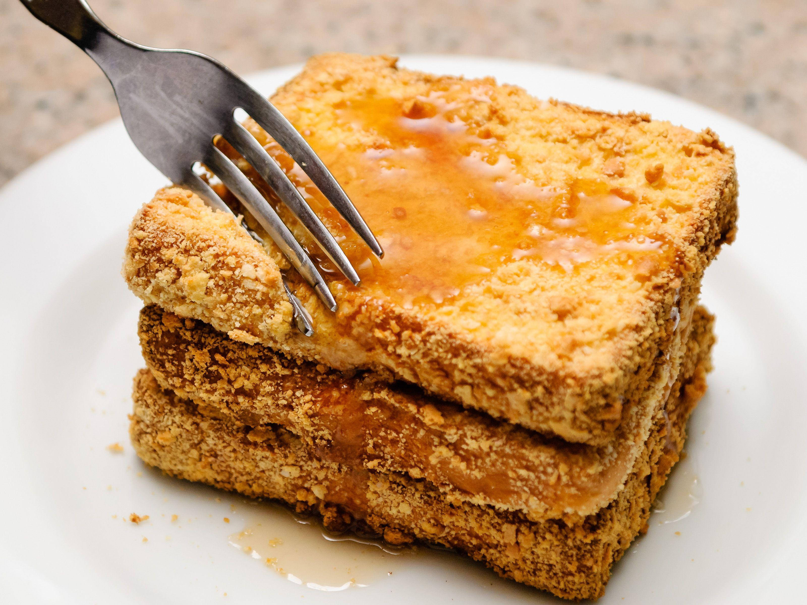 French toast, golden-brown, syrup glistening, 2K Desktop Wallpaper
