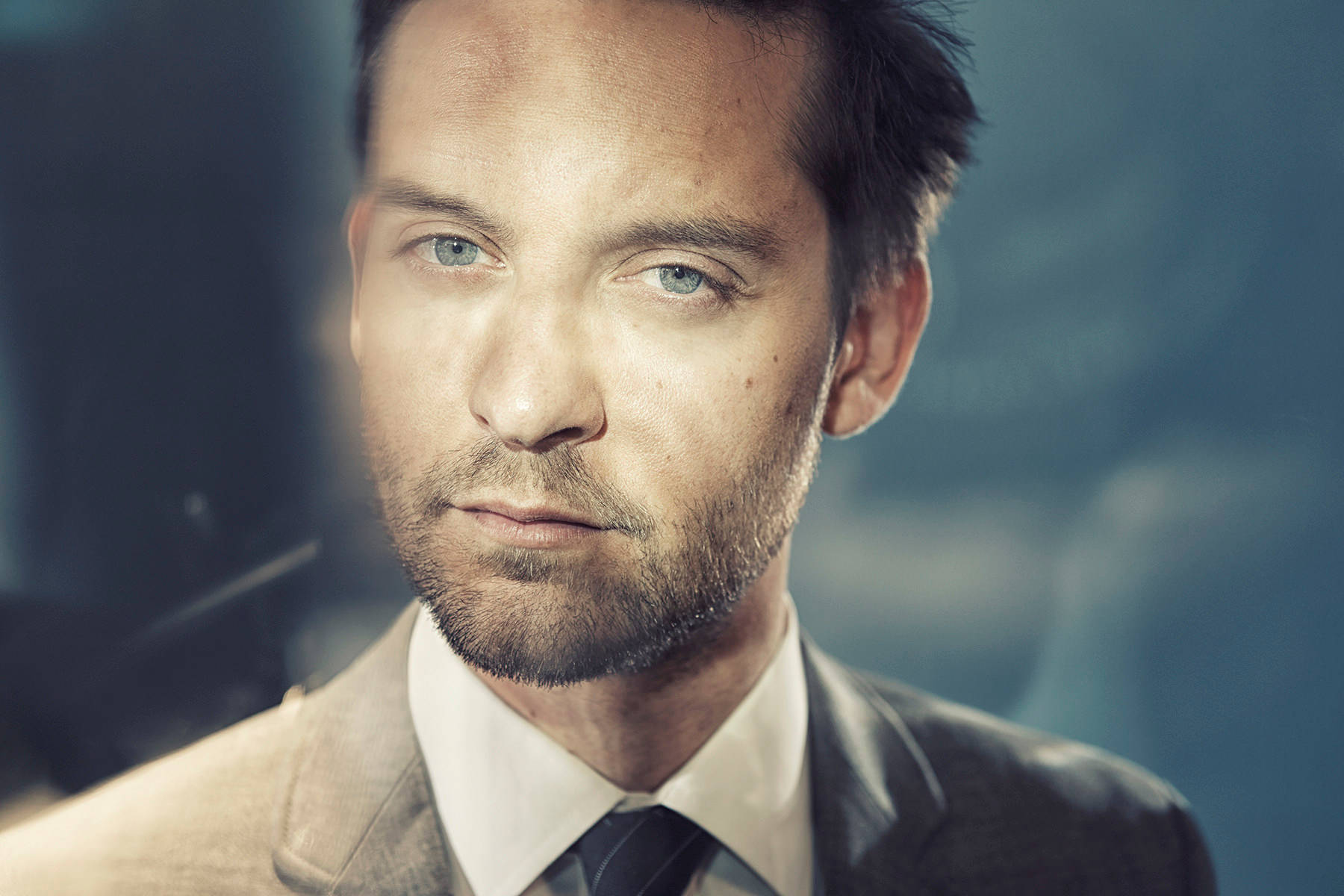 Tobey Maguire, blue eyes, suit and tie, HD Desktop Wallpaper