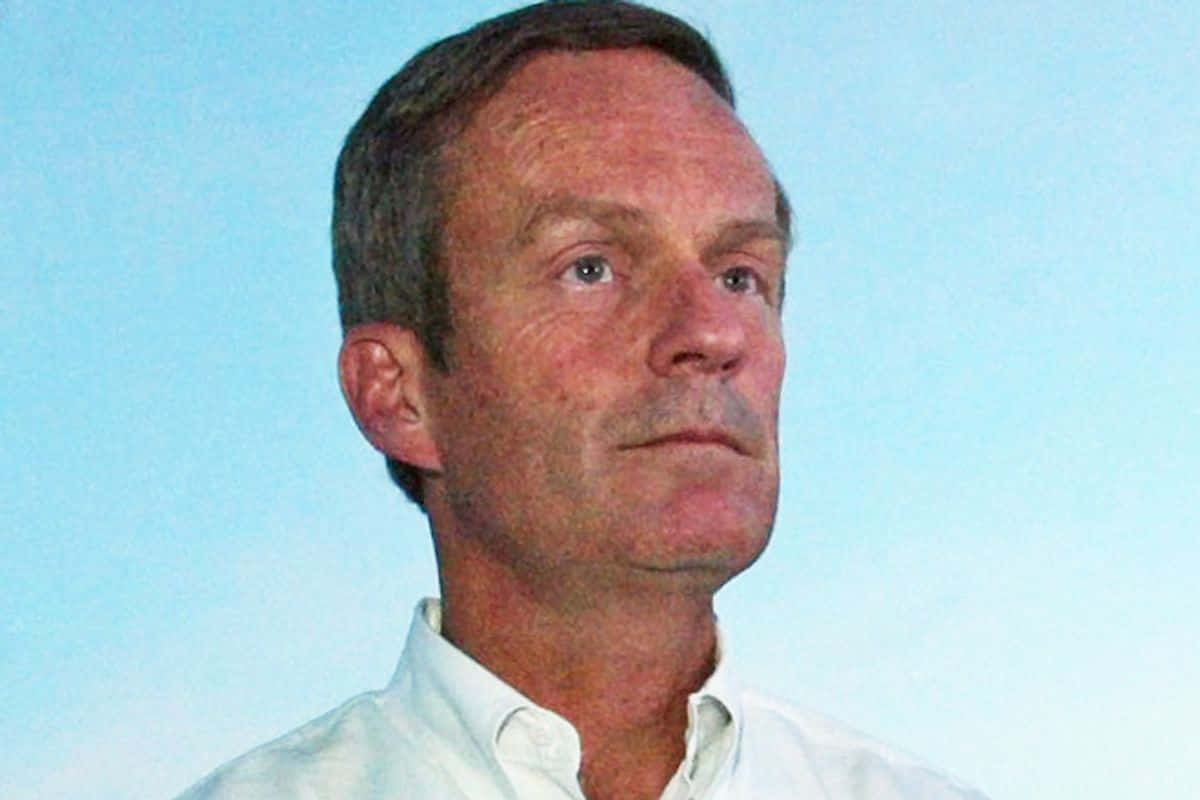 Todd Akin, clear blue sky, white shirt, SD Desktop Wallpaper