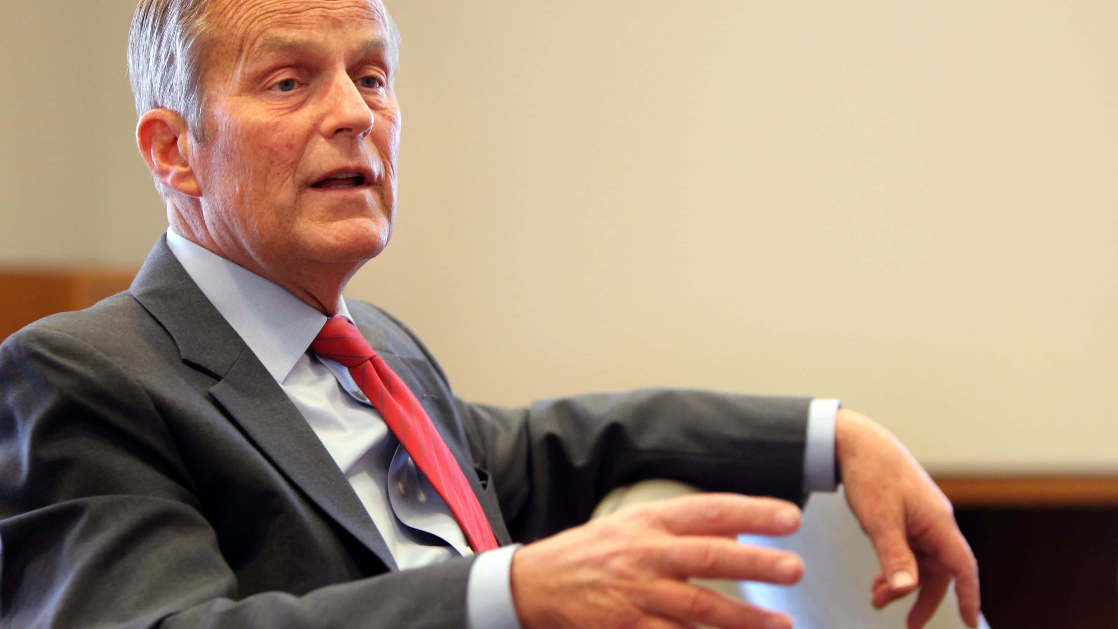 Todd Akin, gray suit, red tie, 4K Desktop Wallpaper
