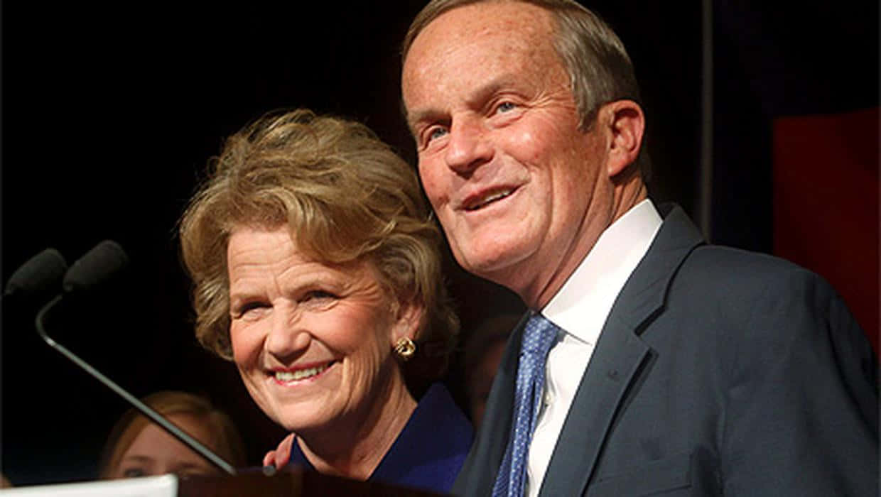 Todd Akin, wife, podium, SD Desktop Wallpaper