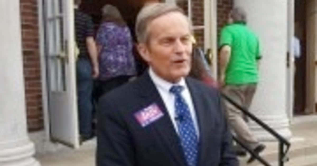 Todd Akin, suit and tie, building, SD Desktop Wallpaper