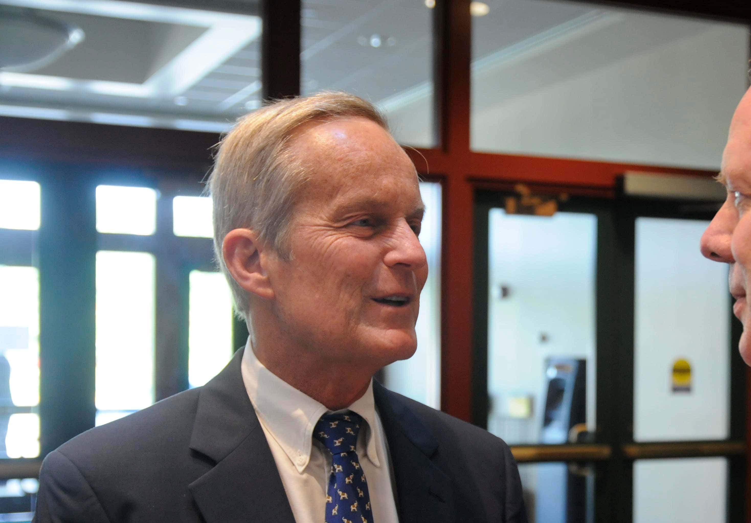 Todd Akin, suit, patterned tie, 2K Desktop Wallpaper