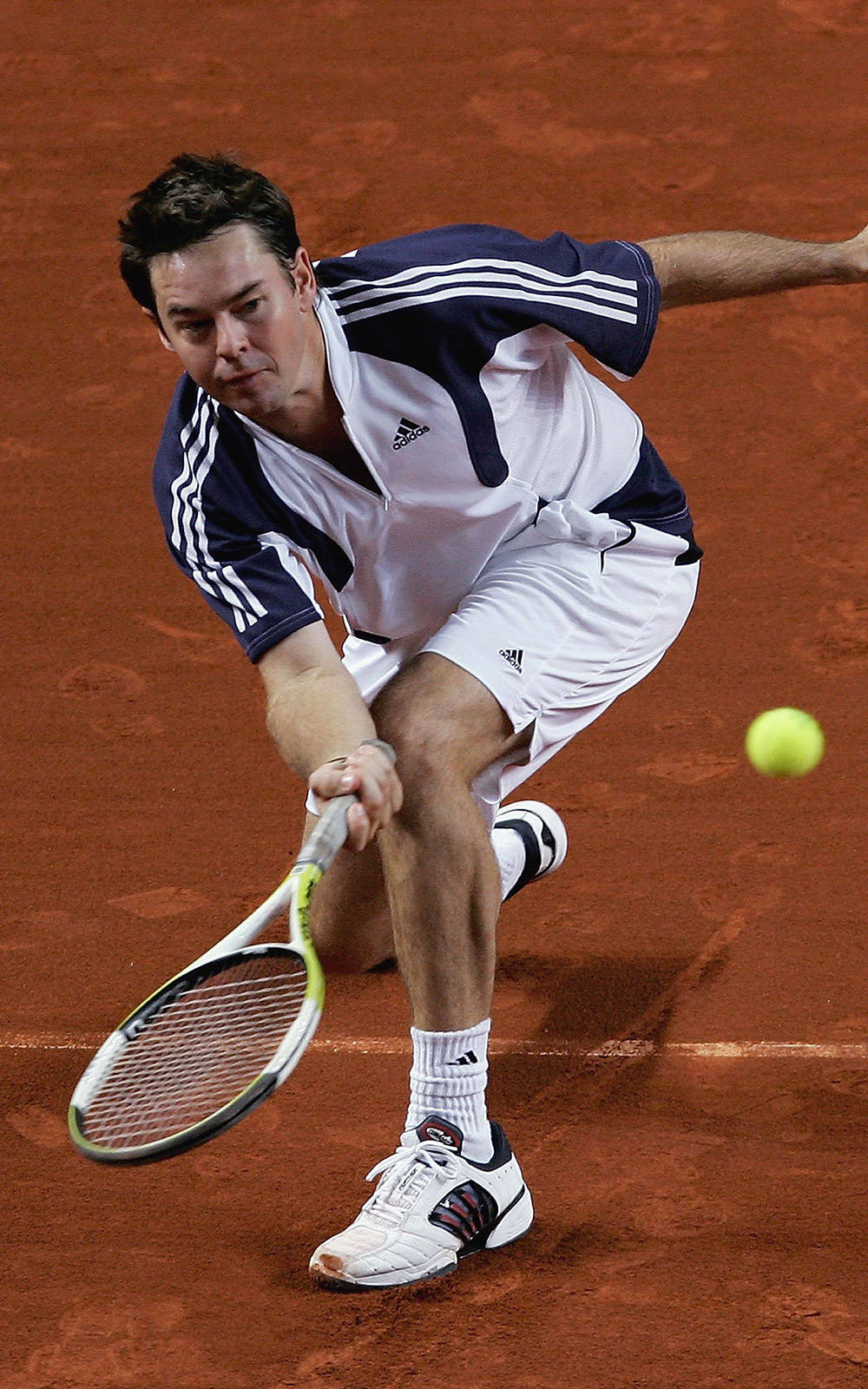 Todd Woodbridge, low backhand, red clay court, HD Phone Wallpaper
