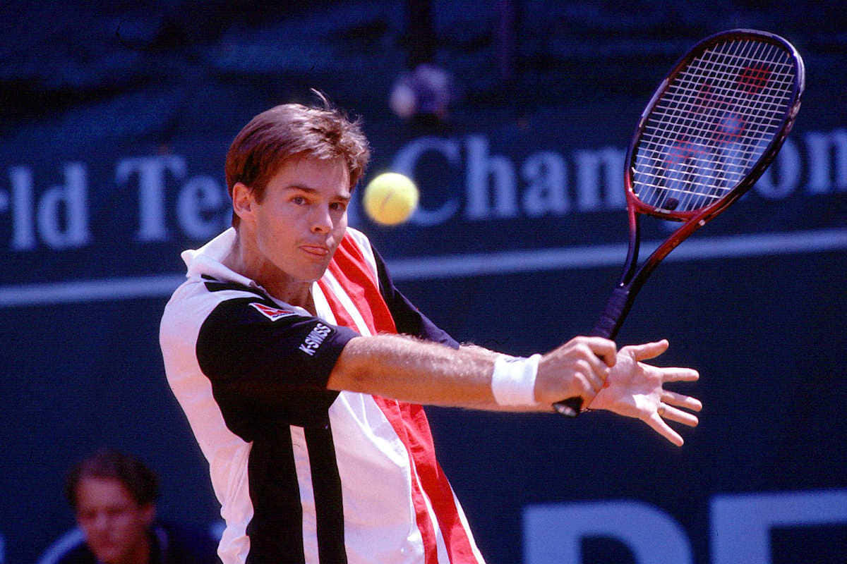 Todd Woodbridge, racket, yellow ball, SD Desktop Wallpaper