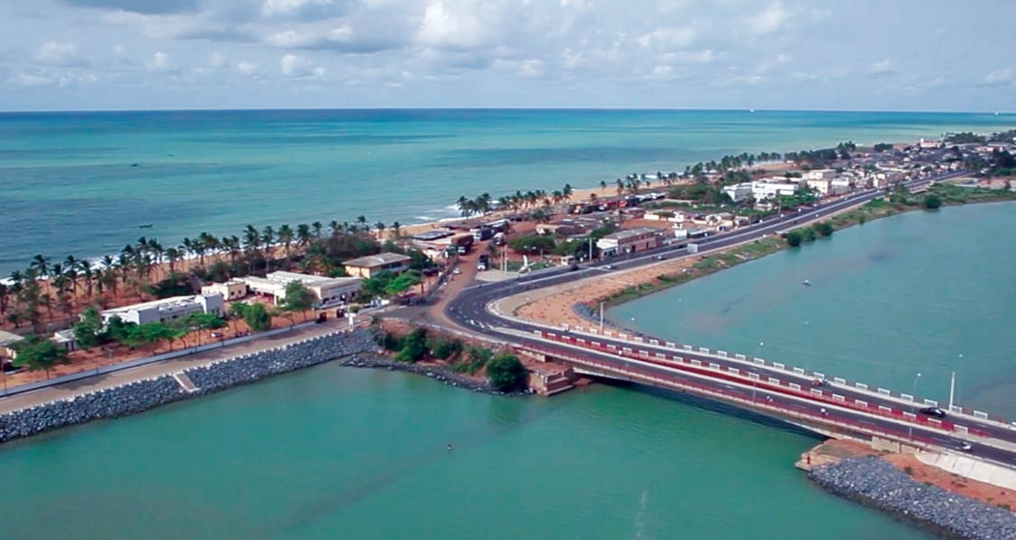 Togo, red bridge, turquoise waters, SD Desktop Wallpaper