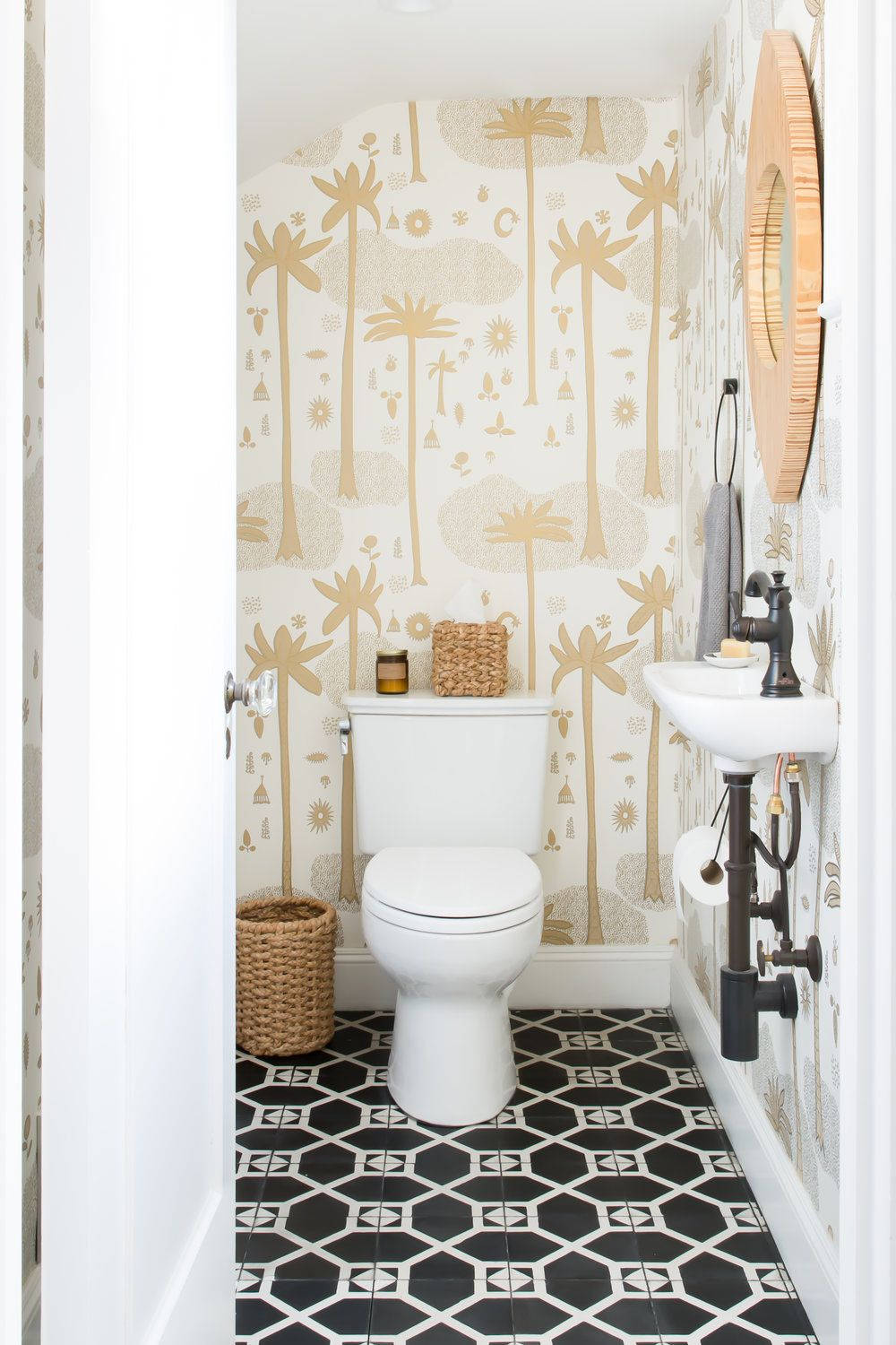boho palm trees, gold palm tree wallpaper, black and white geometric tile floor, HD Phone Wallpaper