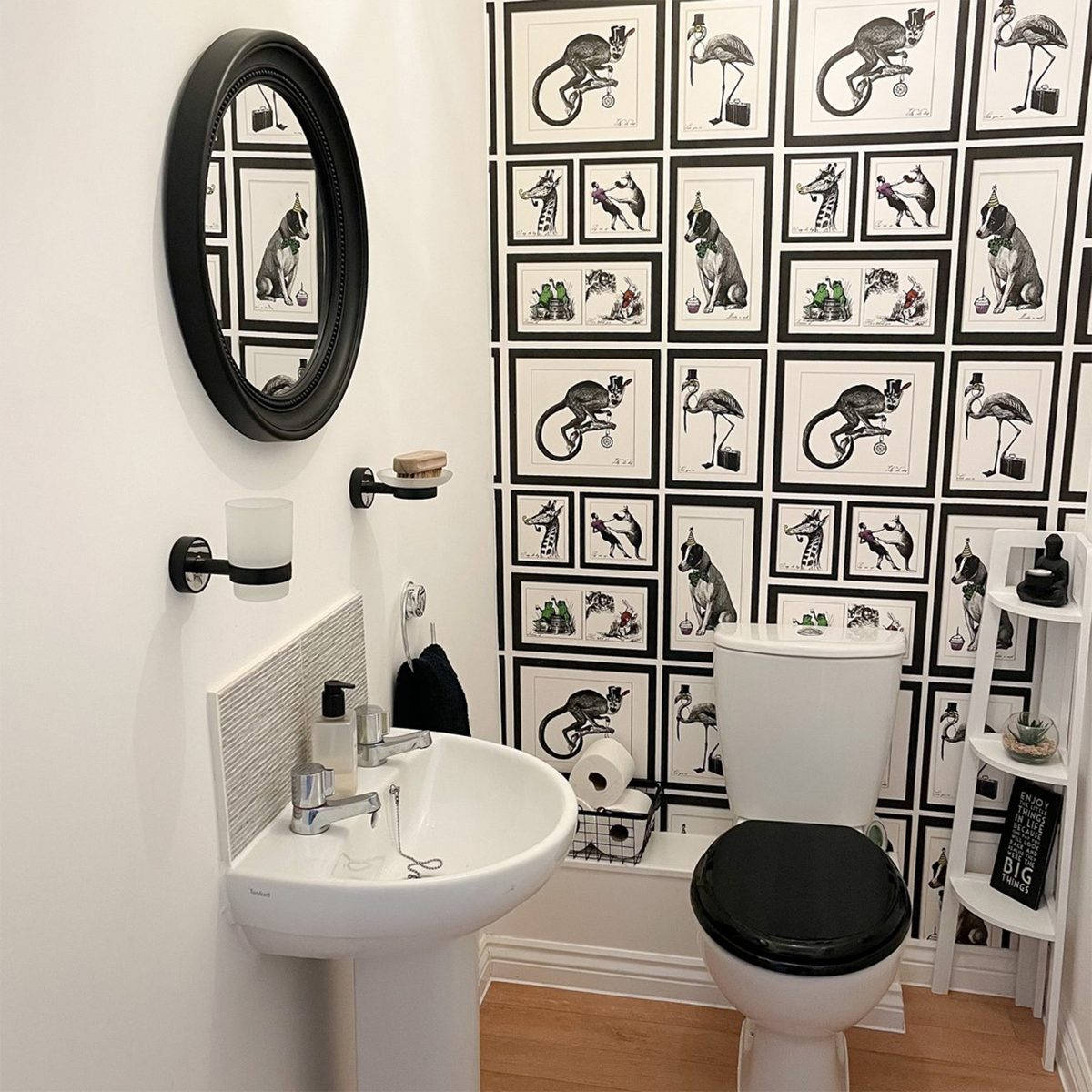 Toilet, Wild Animal Circus Frame, white fixtures, SD Desktop Wallpaper