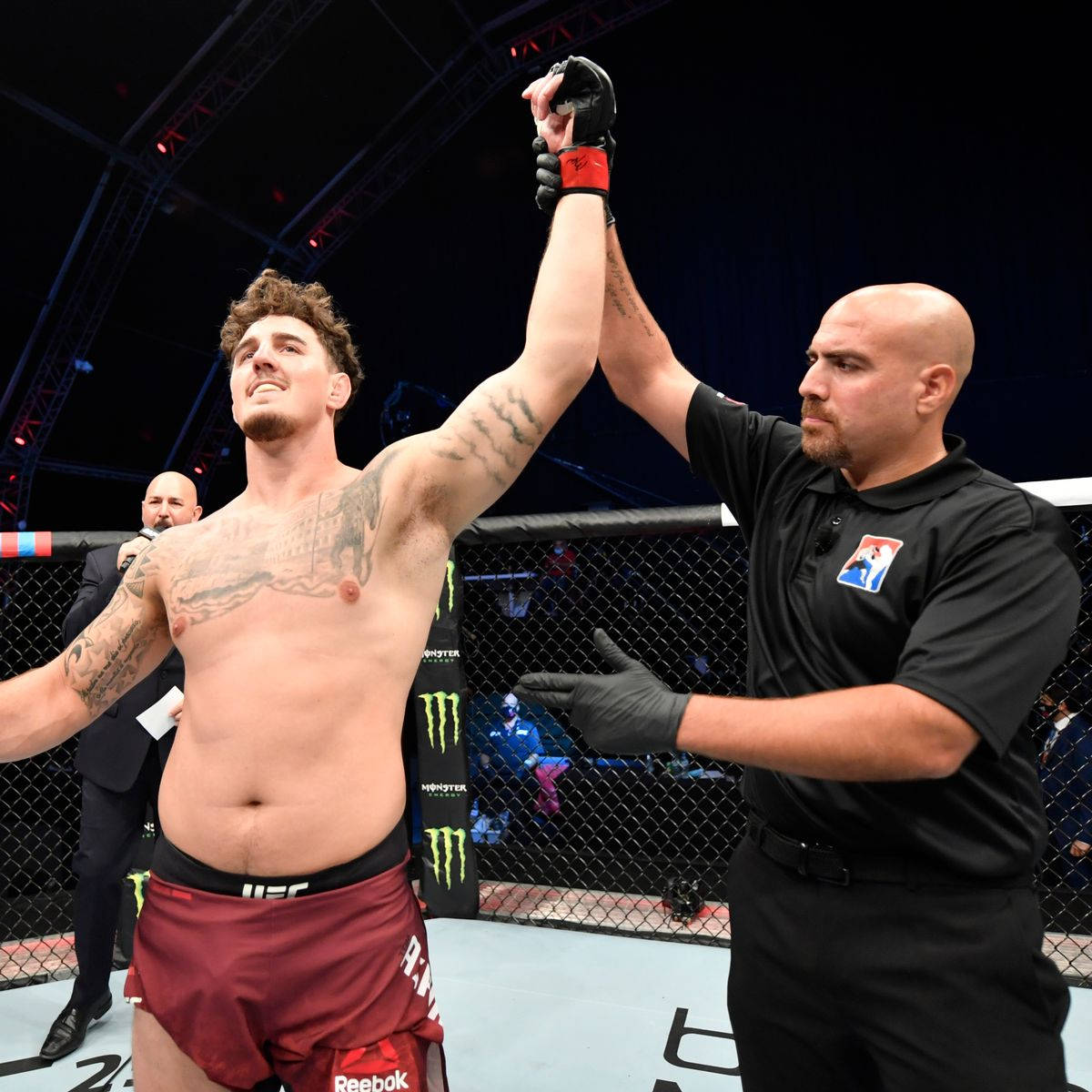 Tom Aspinall, octagon, referee, SD Desktop Wallpaper