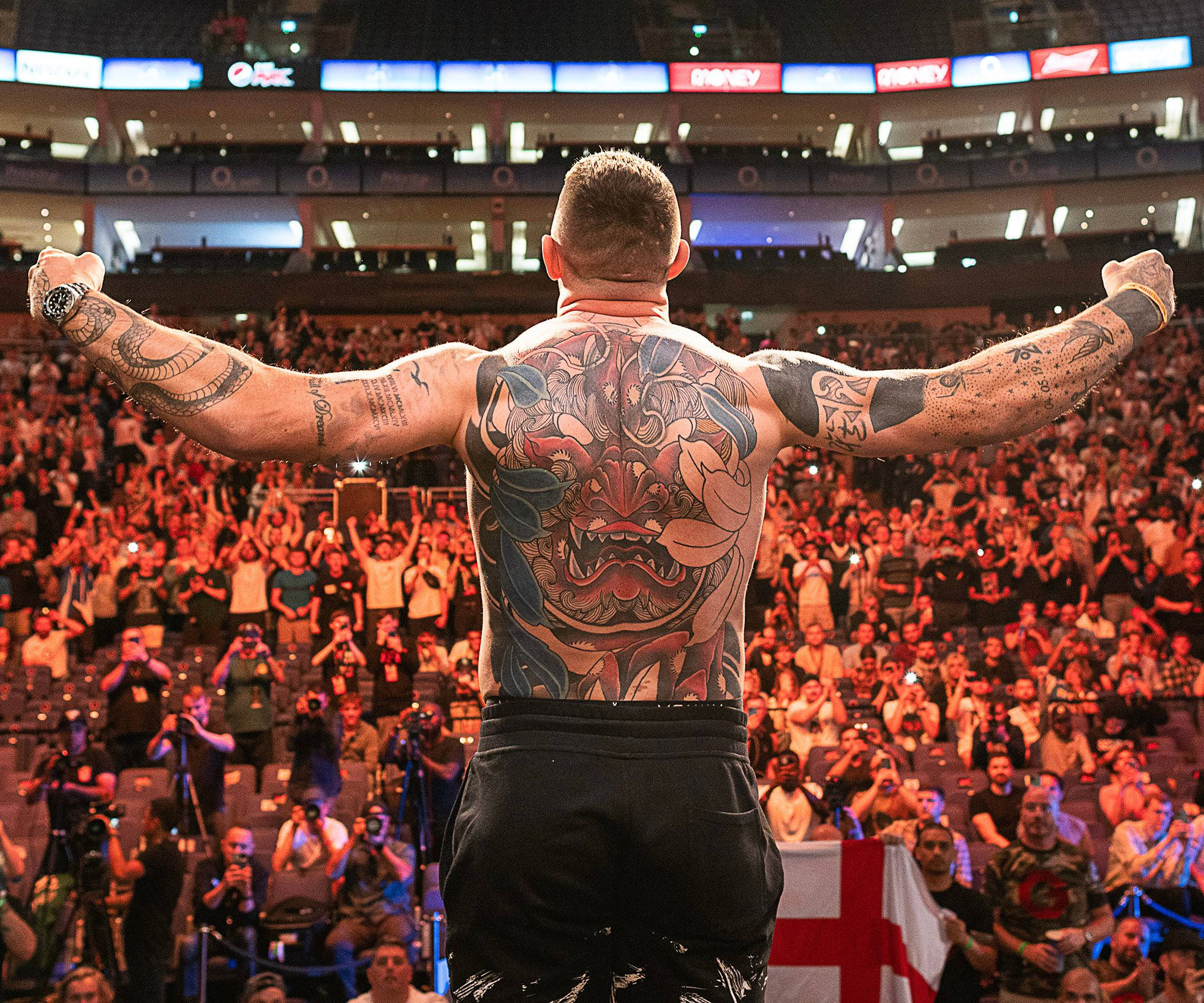 Tom Aspinall, roaring crowd, brightly lit arena, Full HD Desktop Wallpaper