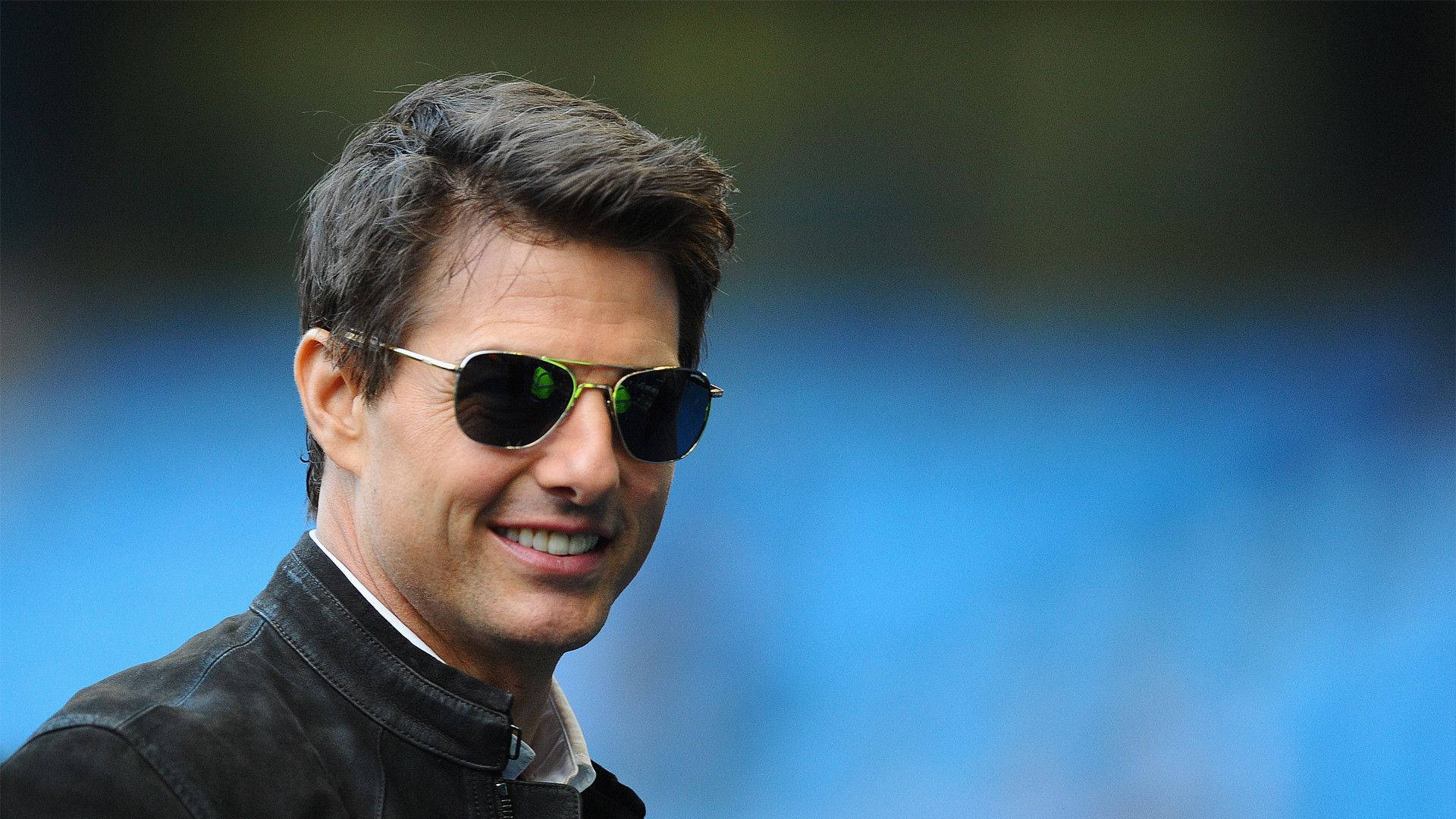 Tom Cruise, aviator sunglasses, blue stadium background, Full HD Desktop Wallpaper