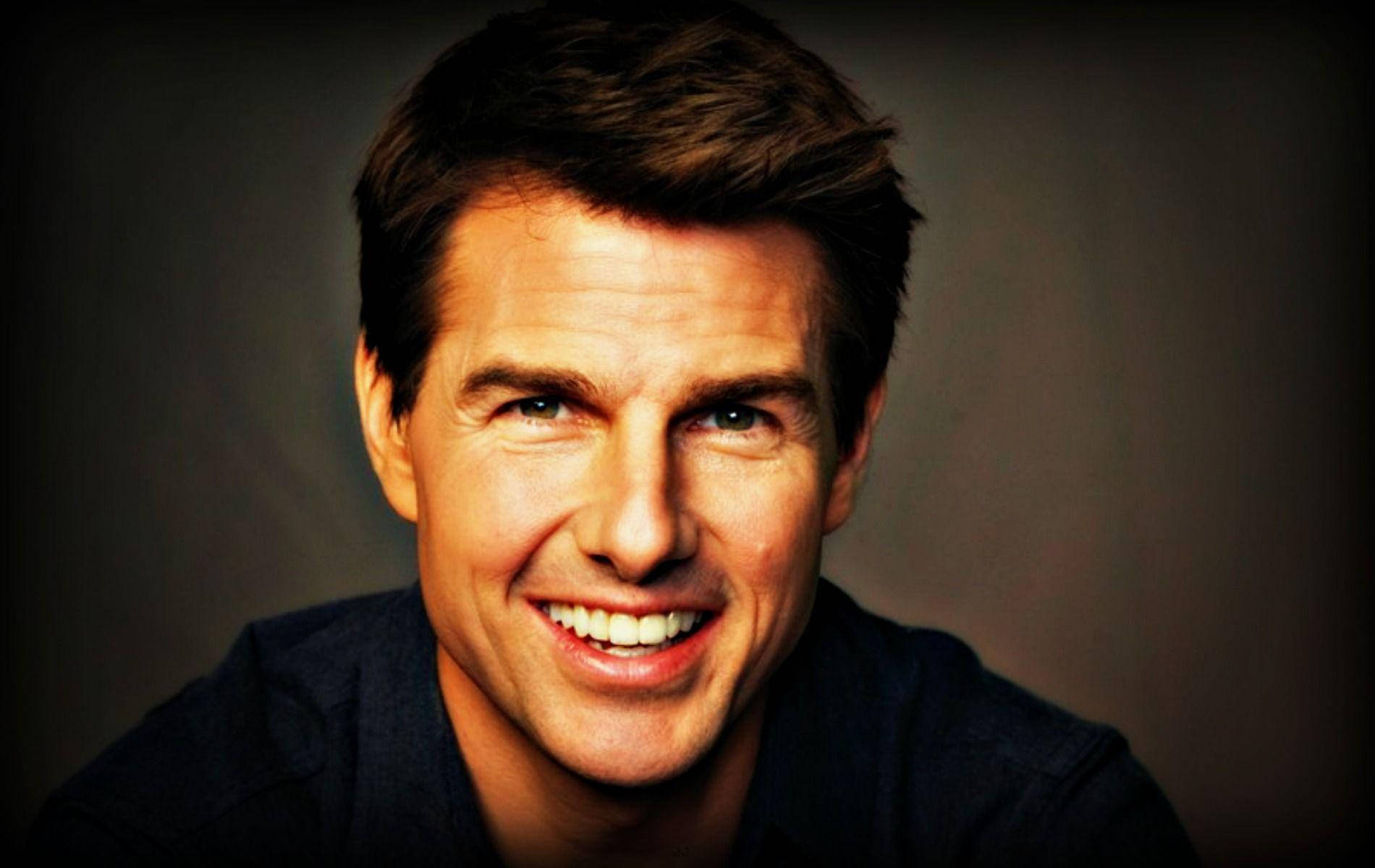 Tom Cruise, studio portrait, warm lighting, HD Desktop Wallpaper