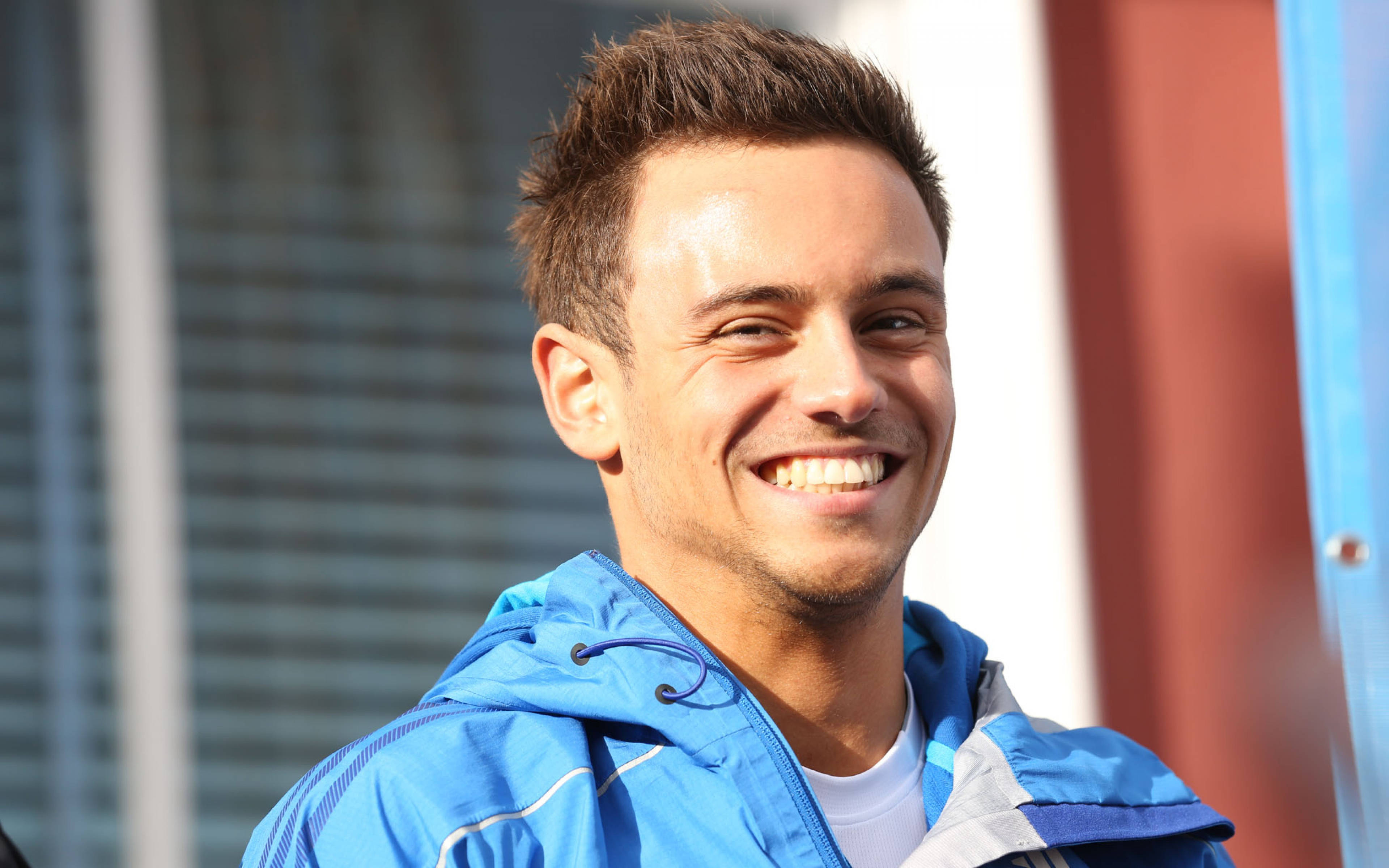 Tom Daley, short brown hair, blue jacket, 4K Desktop Wallpaper