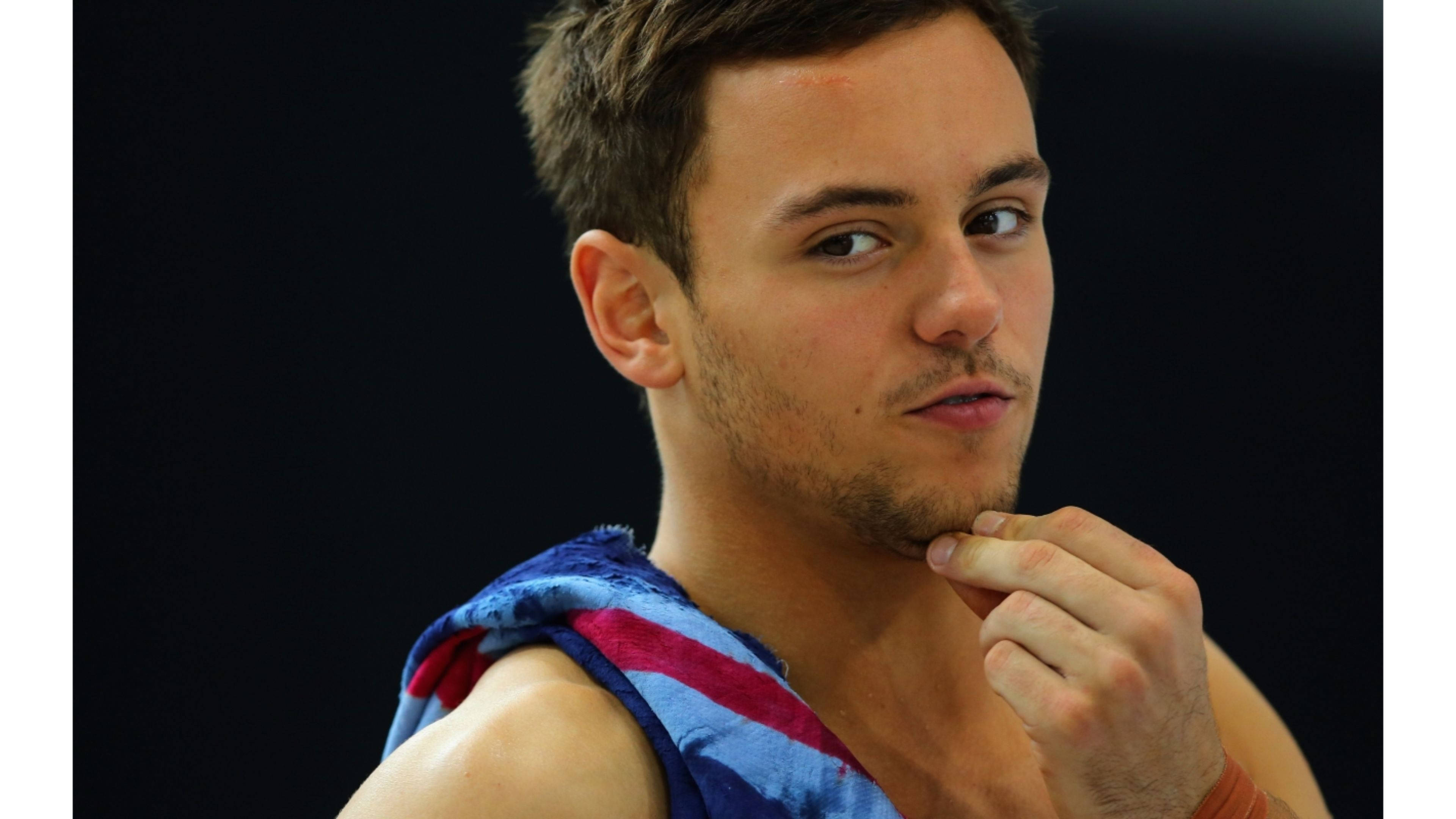 Tom Daley, blue and red striped sleeveless top, stubble, 4K Desktop Wallpaper