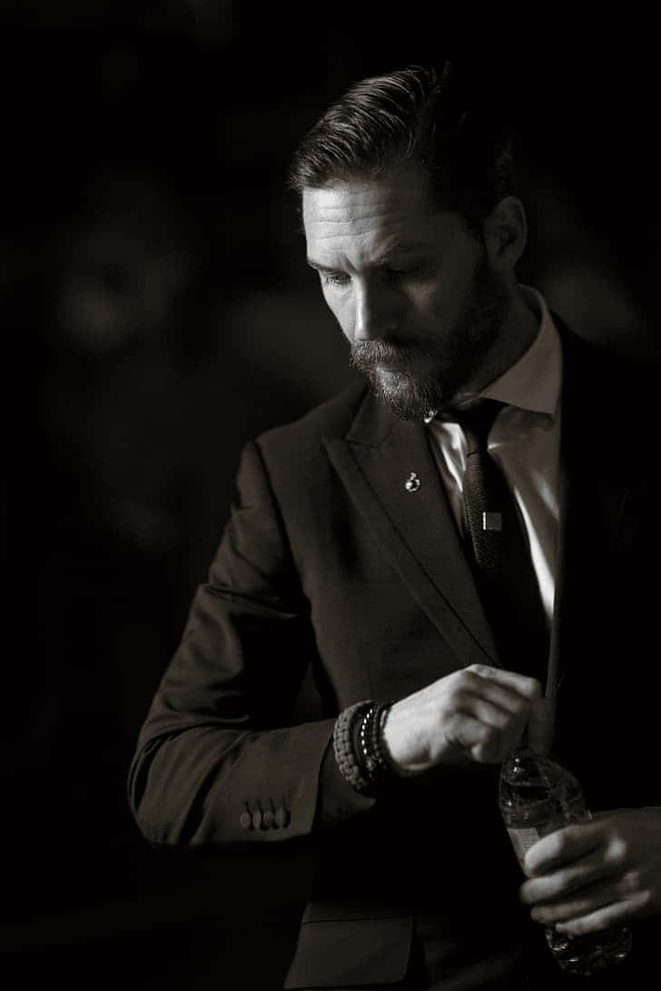 Tom Hardy, classic men suit, suit, SD Phone Wallpaper
