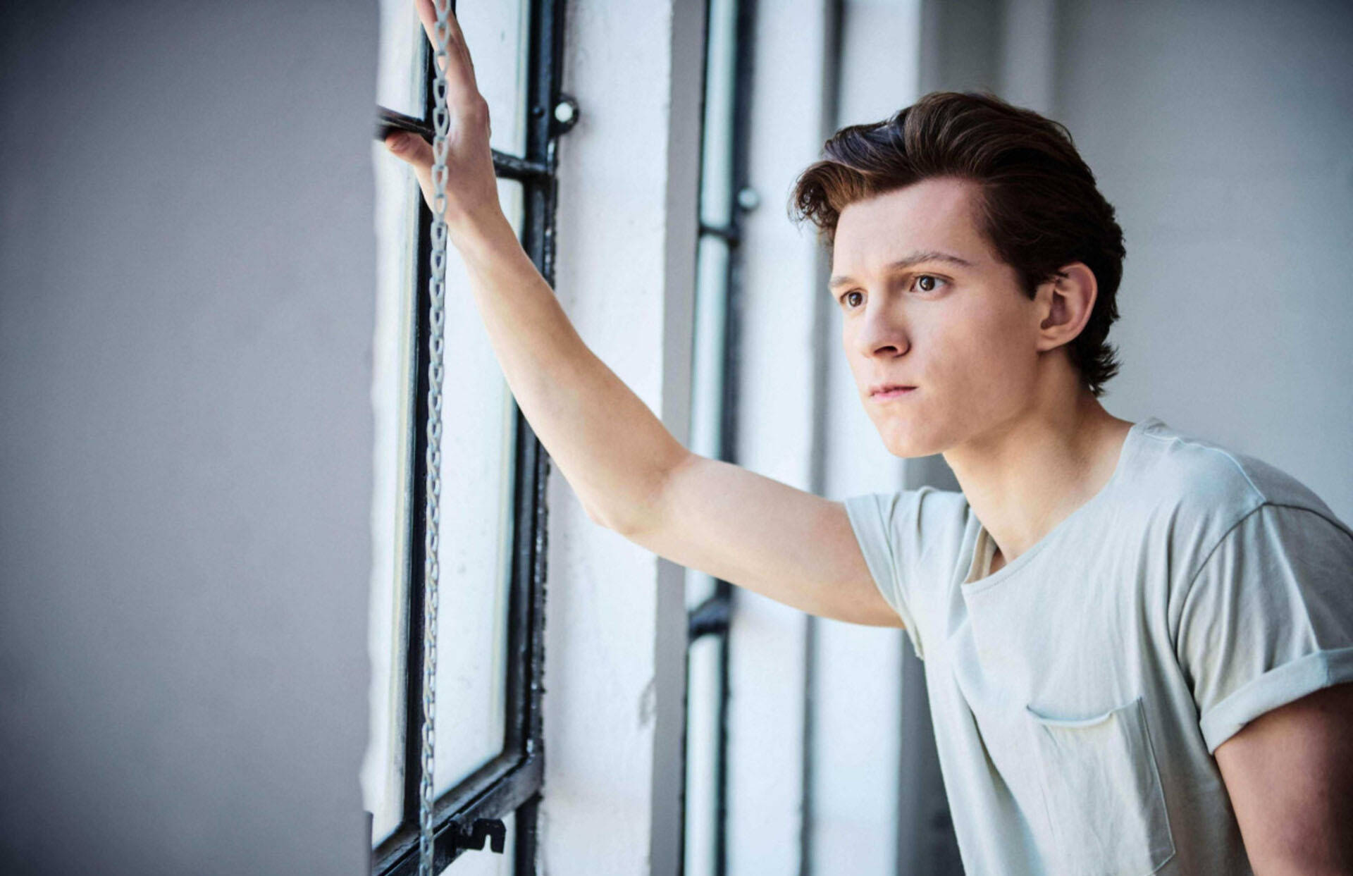 Tom Holland, gray shirt, light tshirt, Full HD Desktop Wallpaper