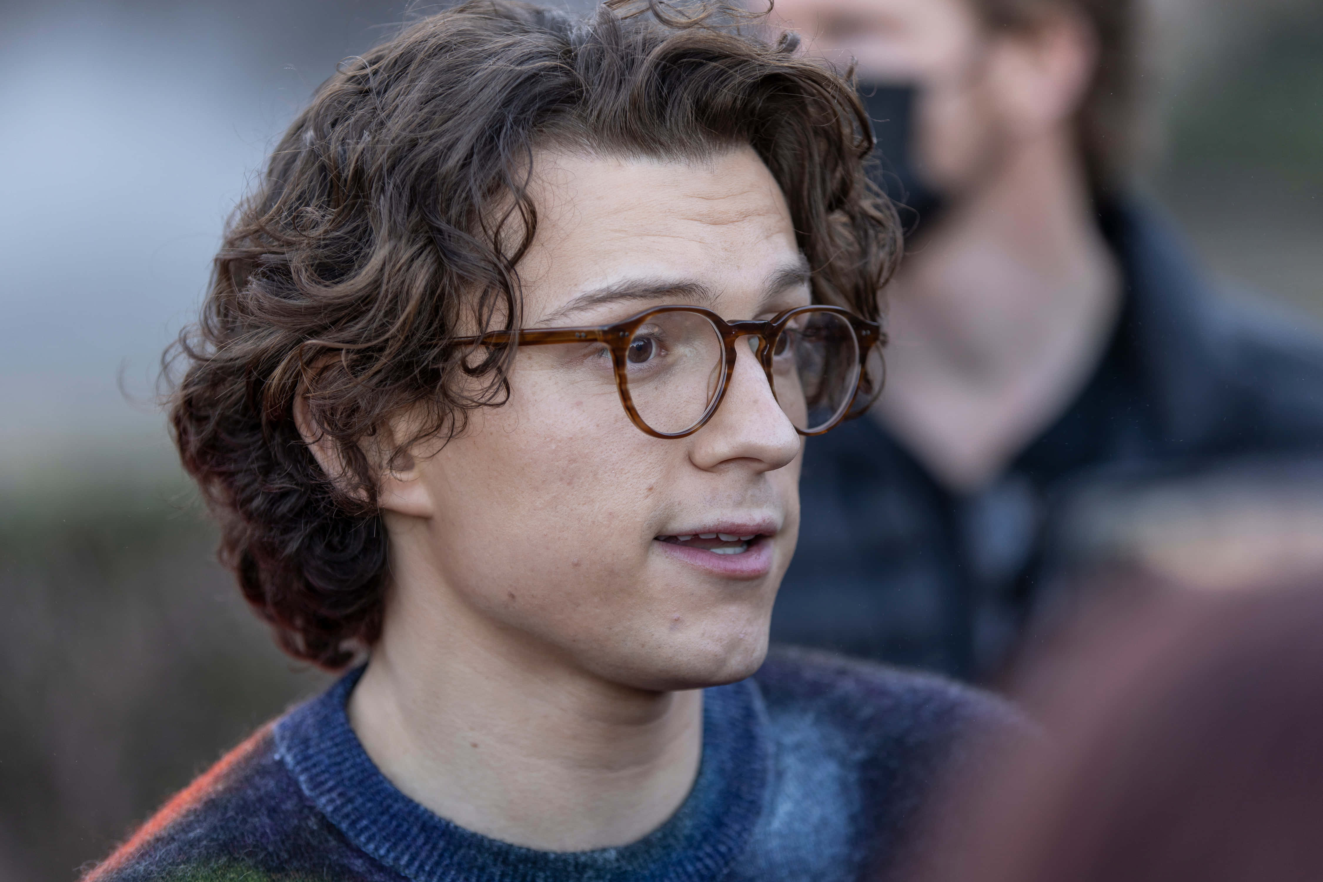 Tom Holland, curly brown hair, round glasses, 4K Desktop Wallpaper