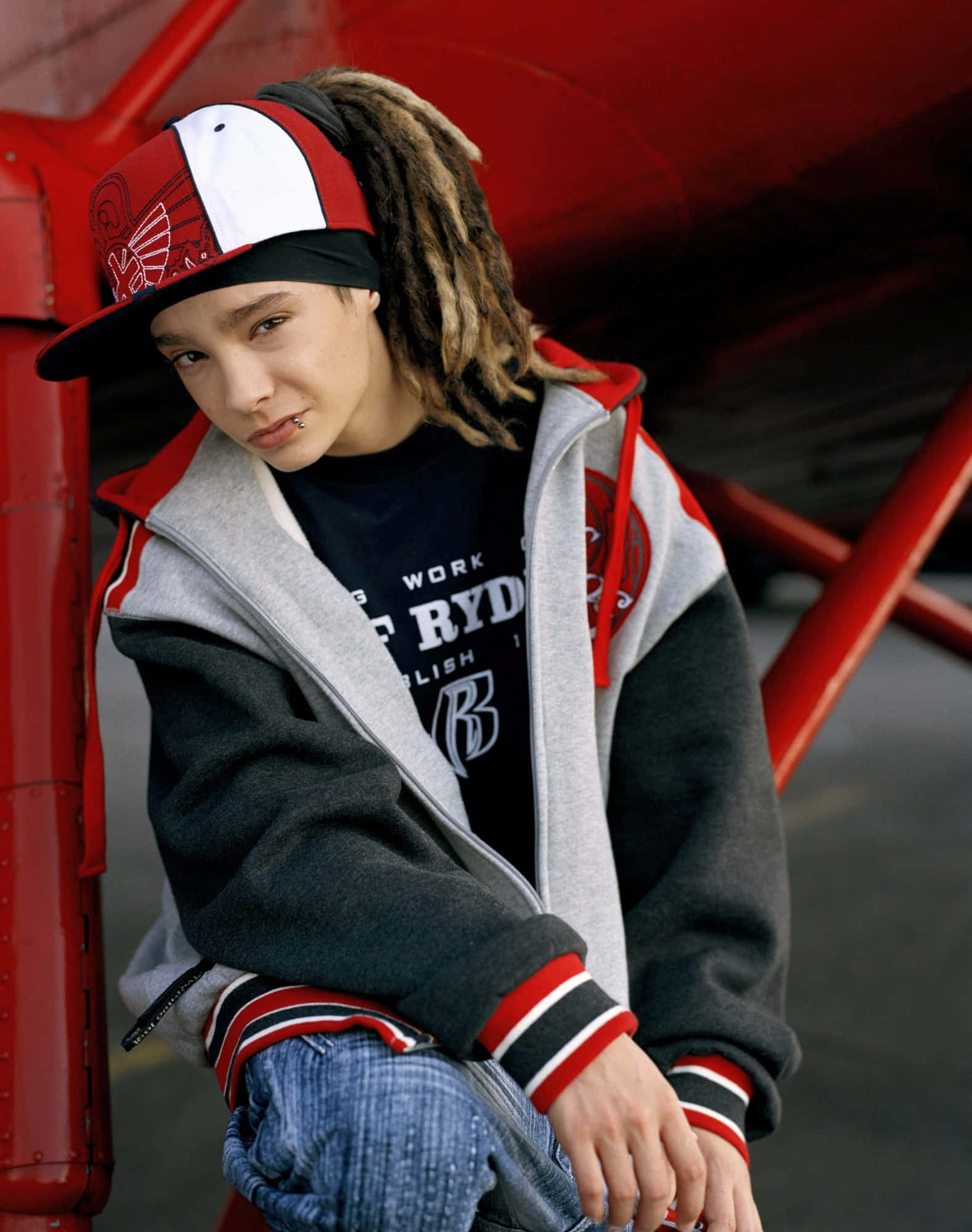 Tom Kaulitz, dreadlocks, red cap, Full HD Phone Wallpaper
