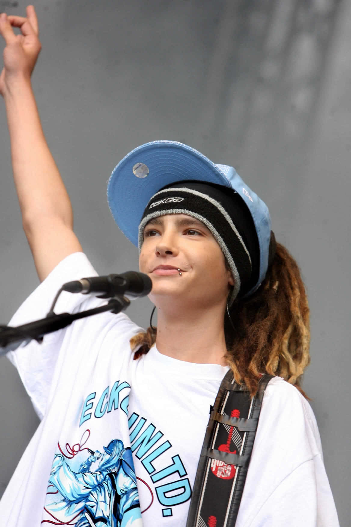 Tom Kaulitz, dreadlocks, blue cap, HD Phone Wallpaper