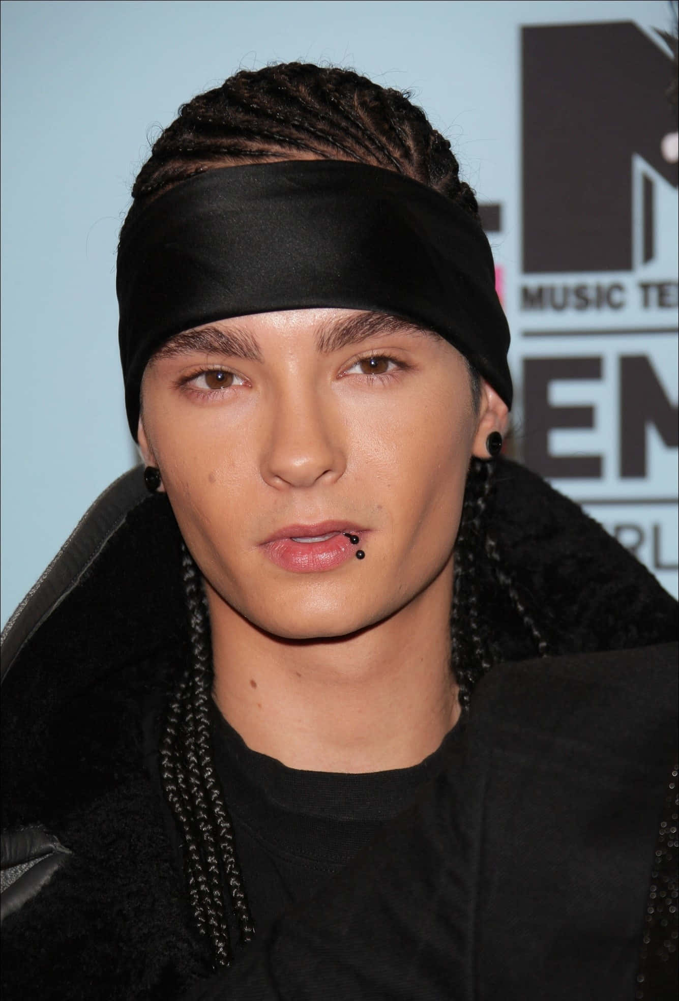 Tom Kaulitz, headband, braids, Full HD Phone Wallpaper