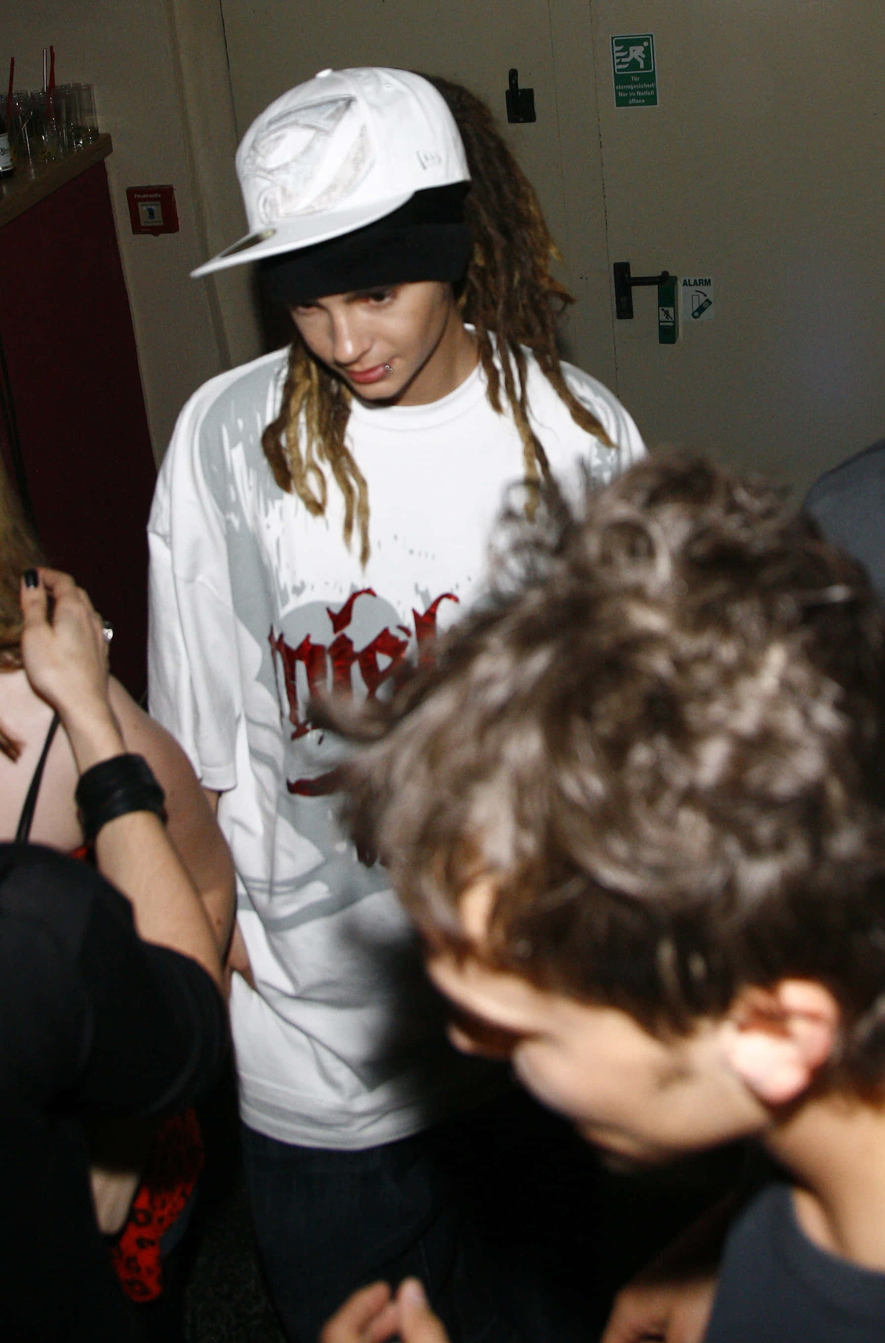 Tom Kaulitz, dreadlocks, white cap, 2K Phone Wallpaper