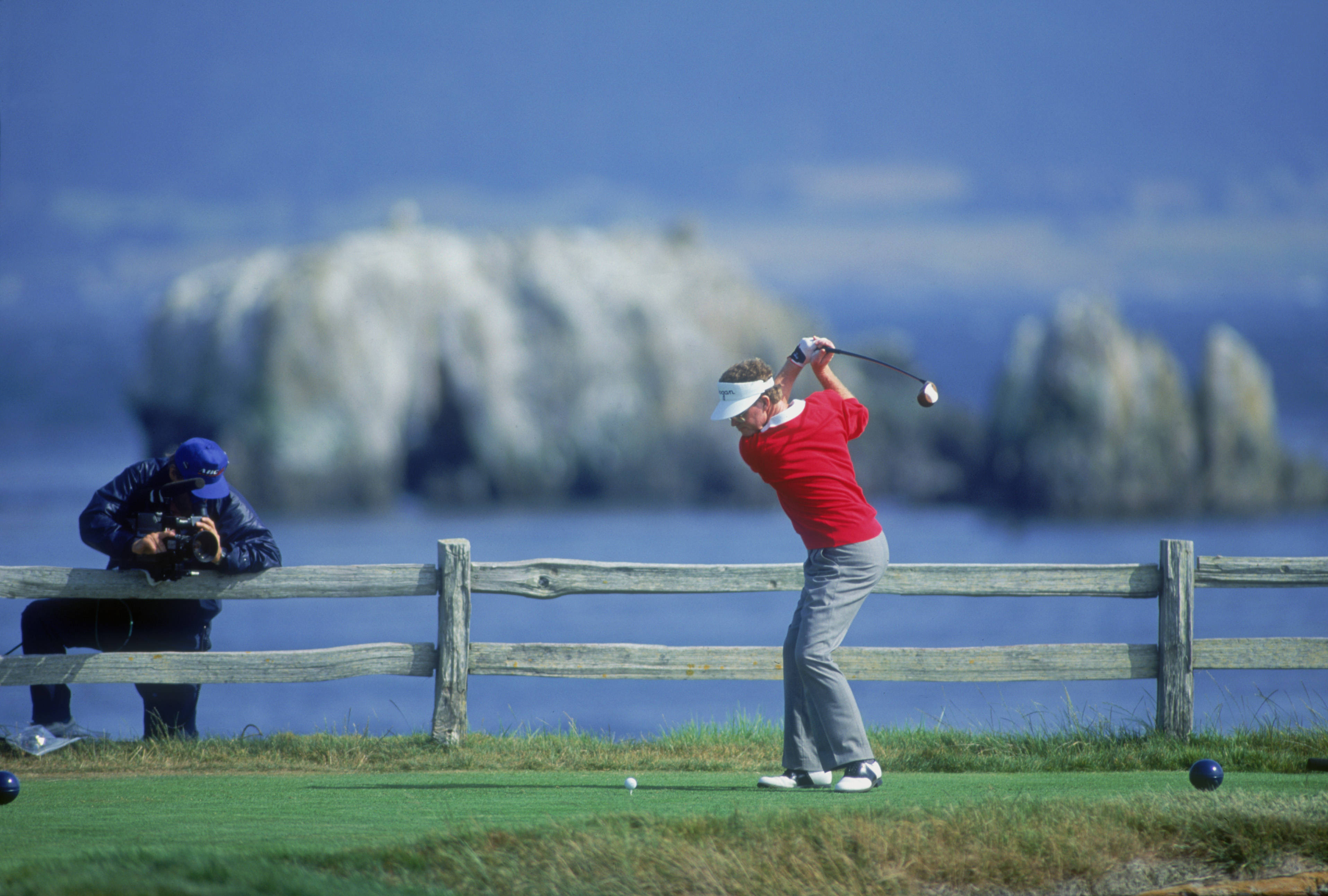 Tom Kite, red, coastal course, 2K Desktop Wallpaper