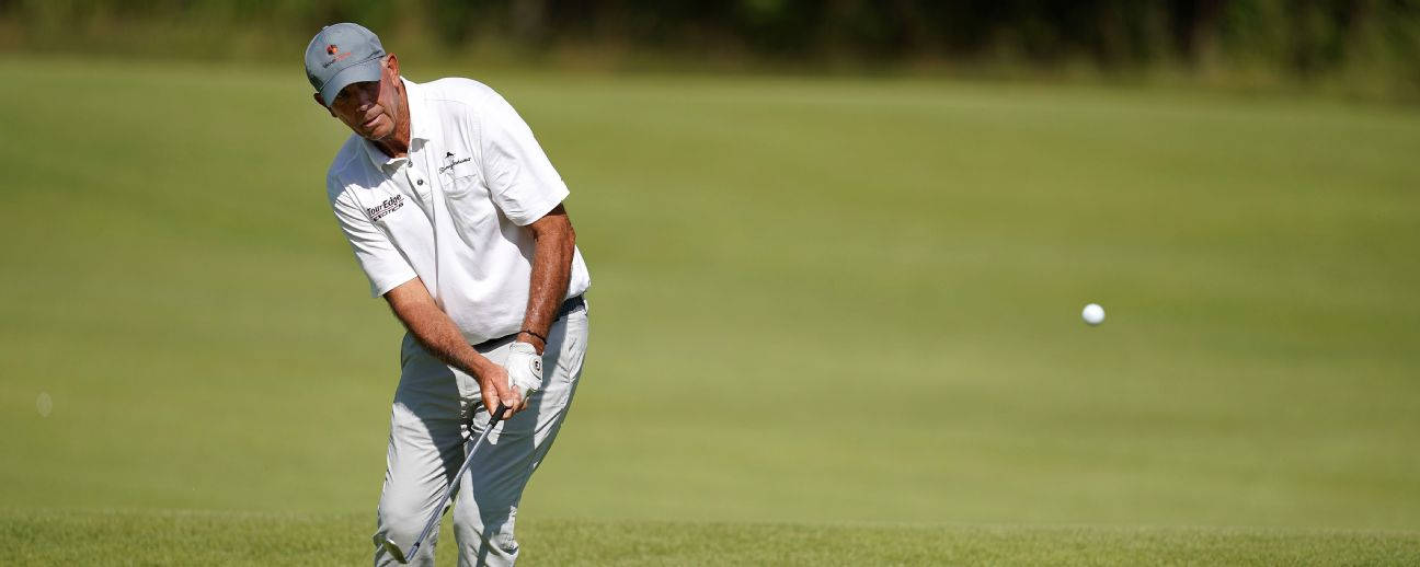 Tom Lehman, golf ball, white attire, HD Desktop Wallpaper