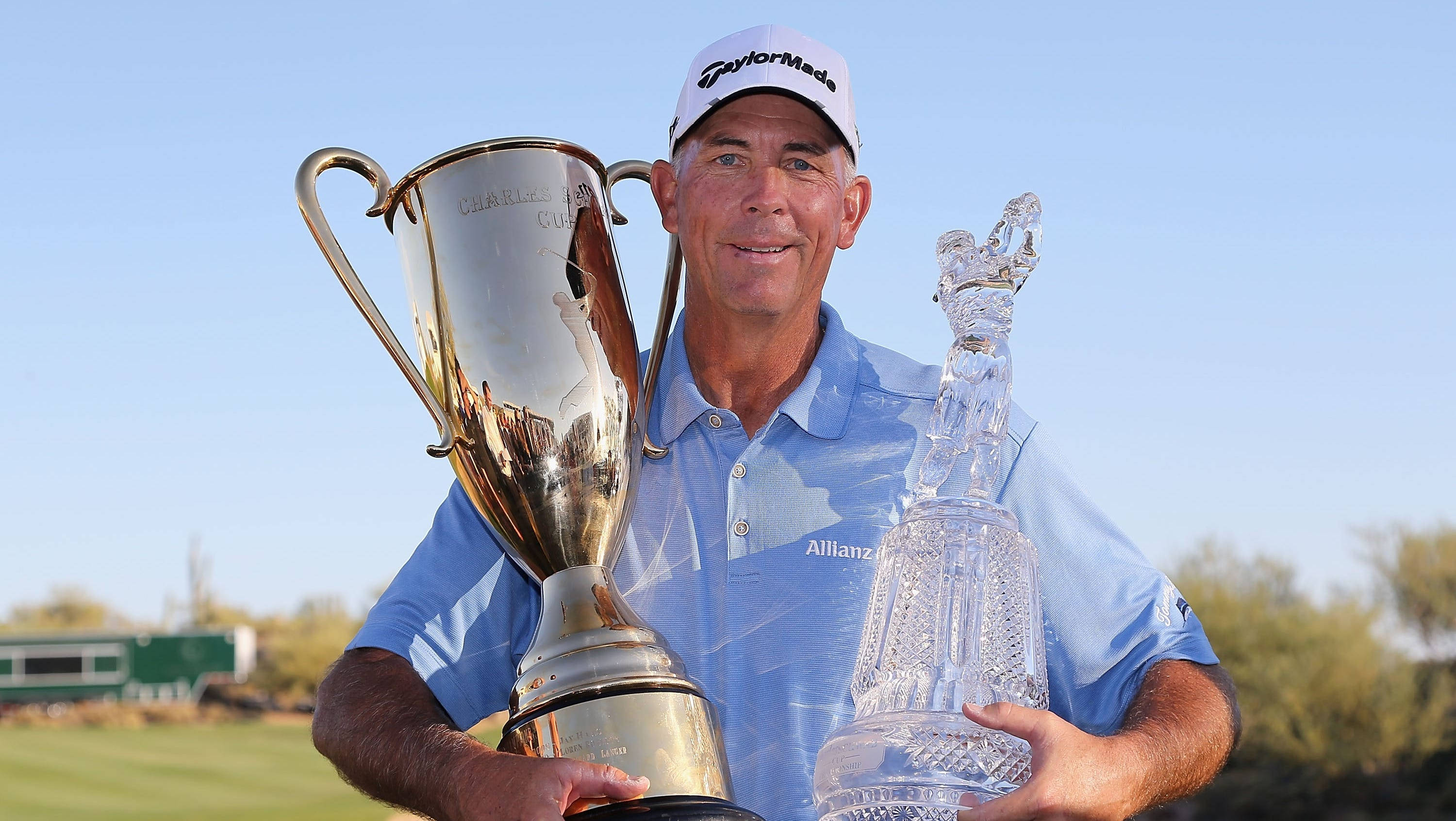 Tom Lehman, two trophies, clear blue sky, 2K Desktop Wallpaper