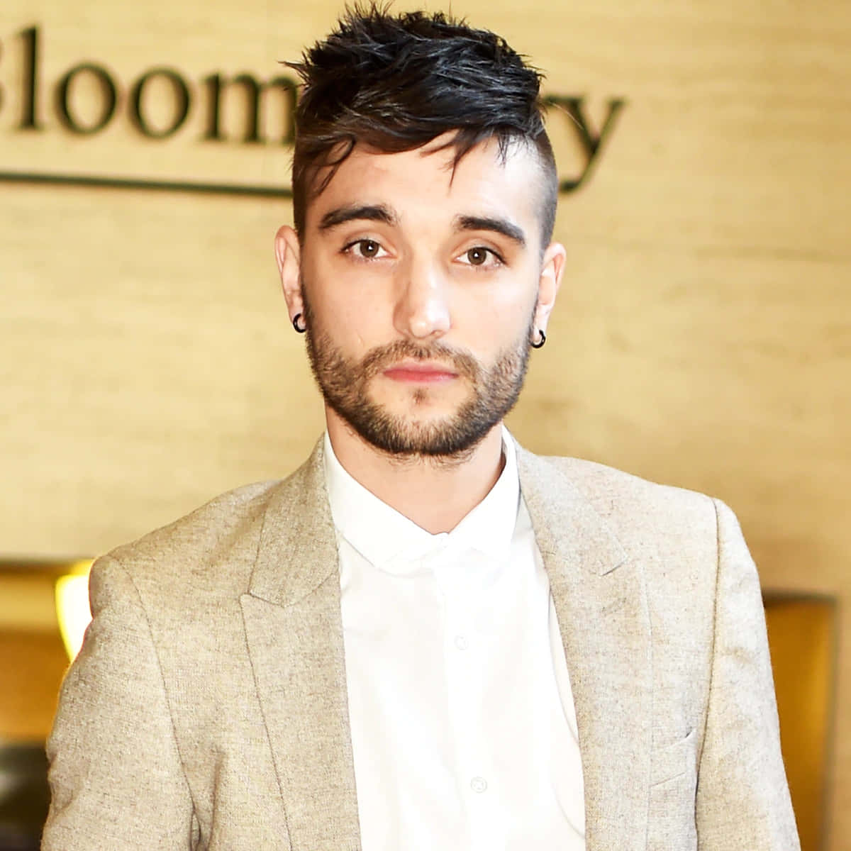 Tom Parker, beige blazer, white shirt, SD Desktop Wallpaper
