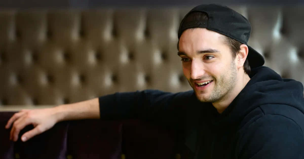 Tom Parker, black cap, hoodie, SD Desktop Wallpaper