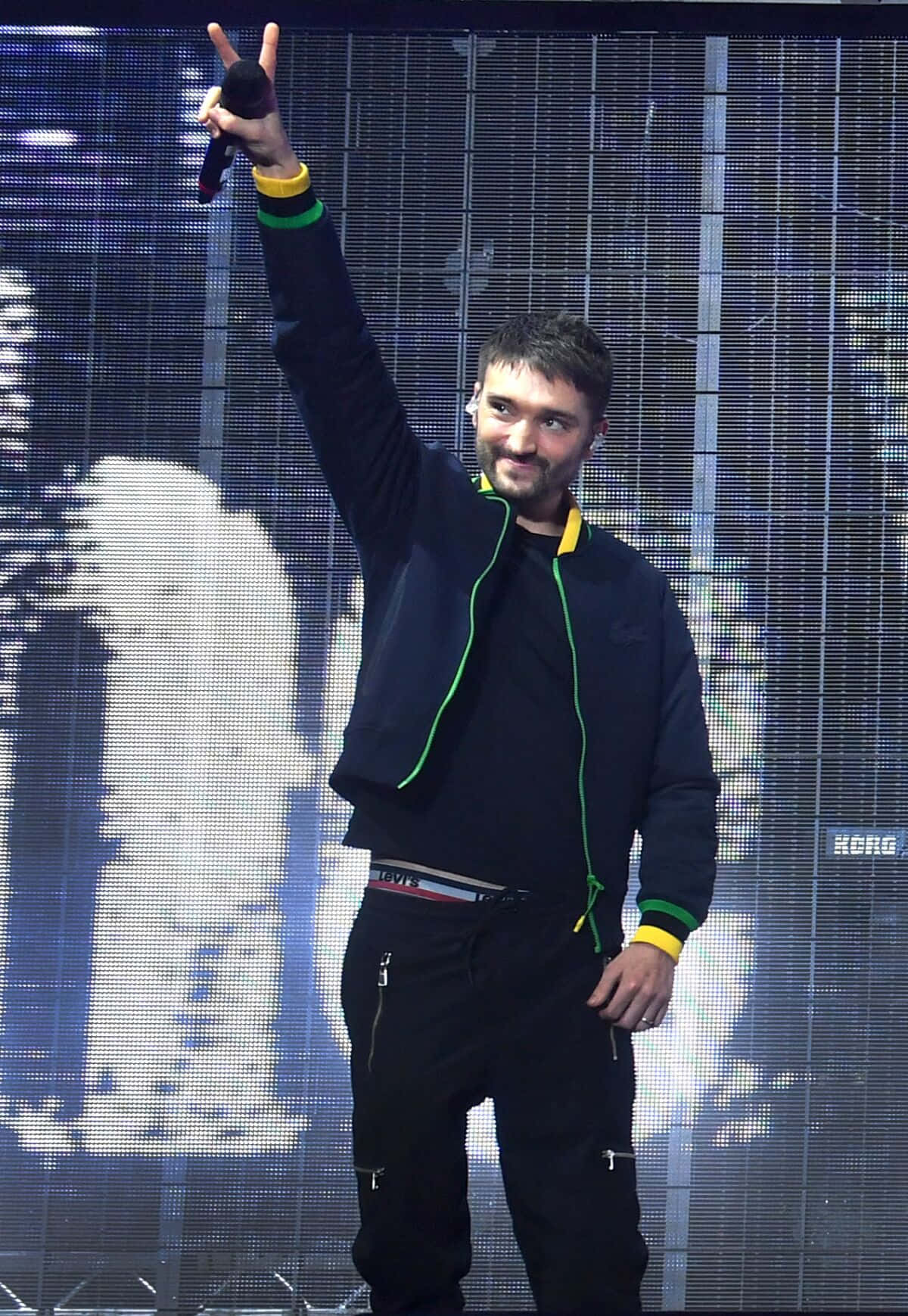 Tom Parker, microphone, peace sign, HD Phone Wallpaper