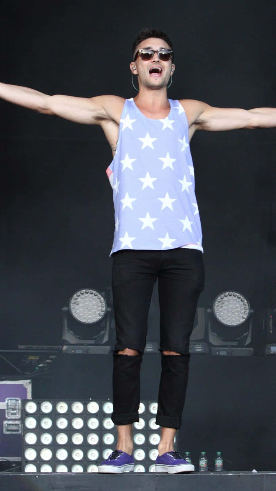 Tom Parker, star-patterned tank top, sunglasses, HD Phone Wallpaper