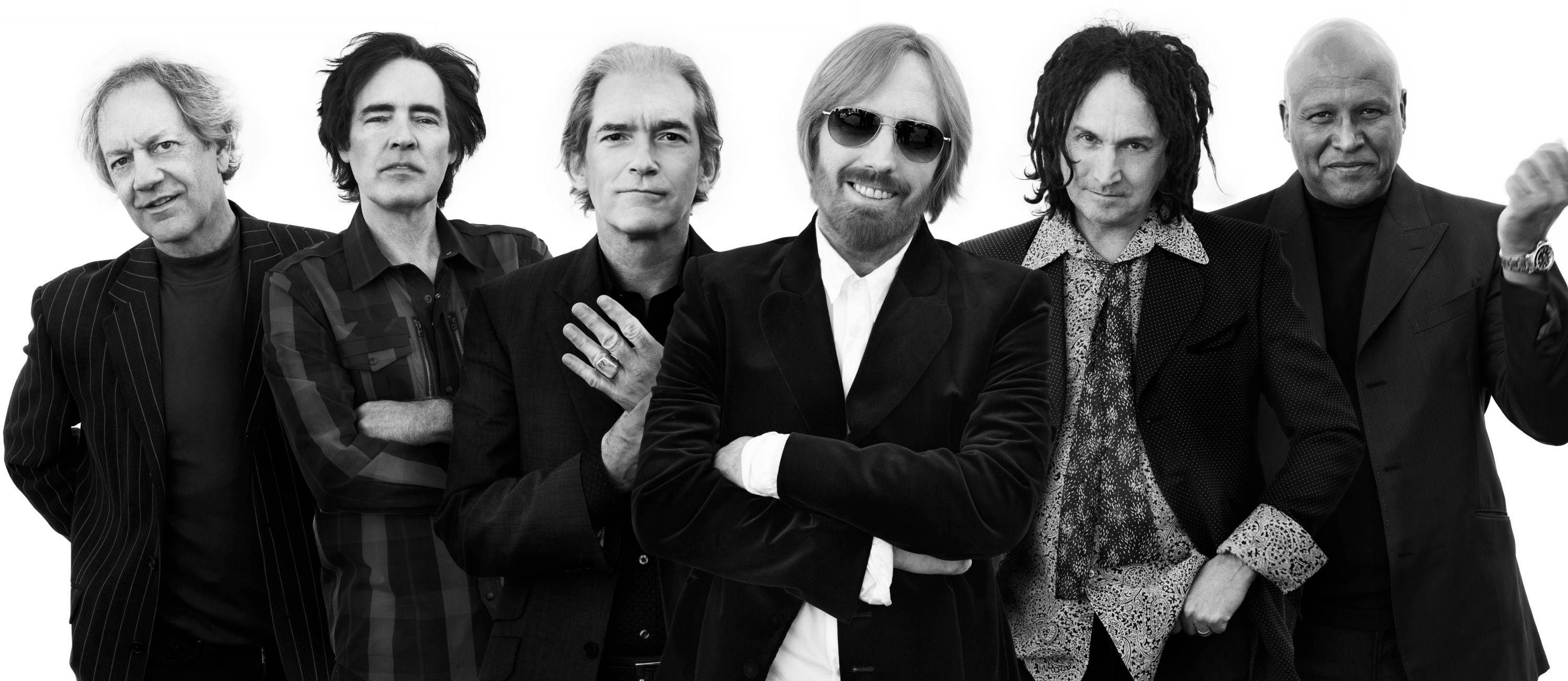 Tom Petty And The Heartbreakers, concert, black and white portrait, 2K Desktop Wallpaper