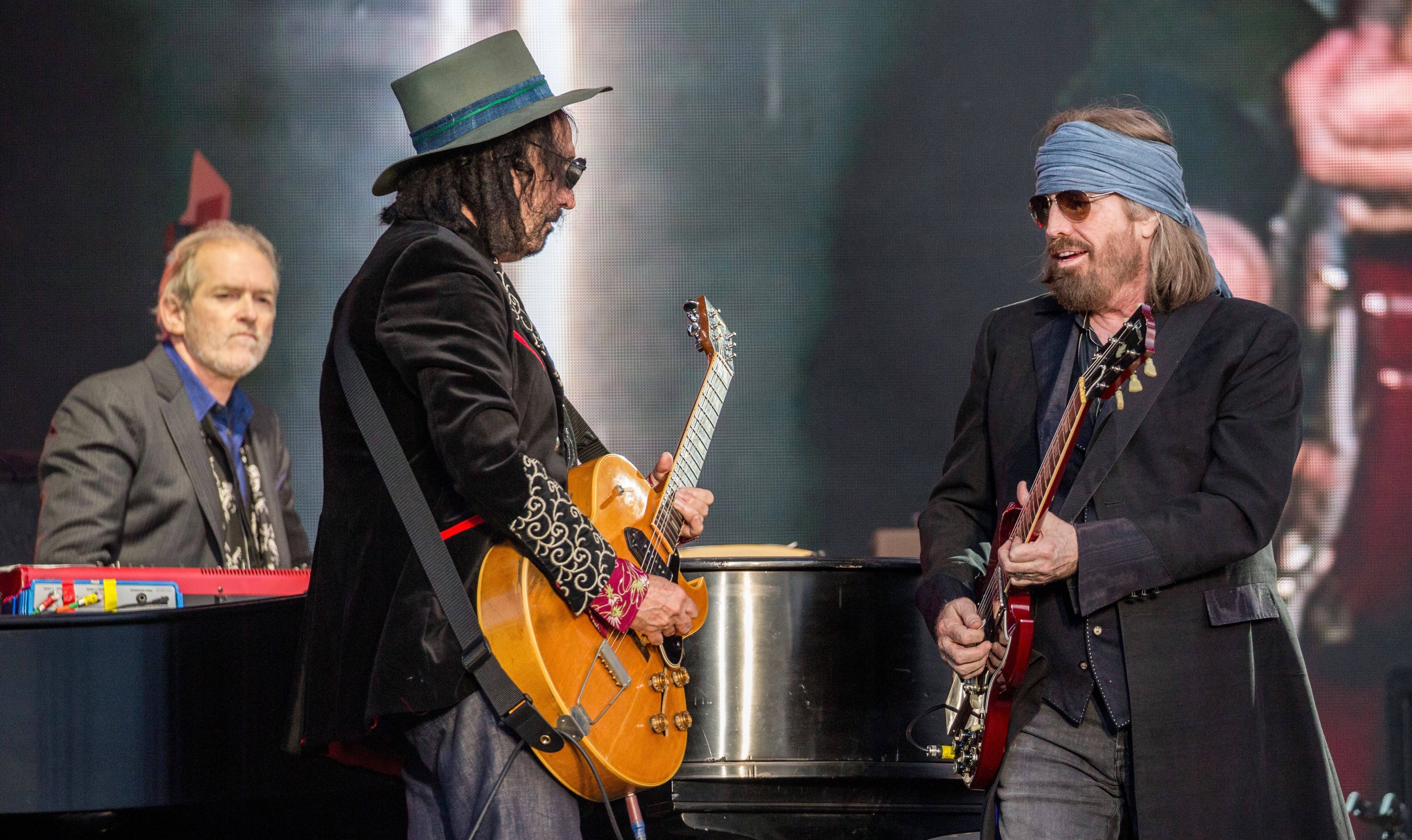 Tom Petty And The Heartbreakers, guitarists, piano player, 4K Desktop Wallpaper