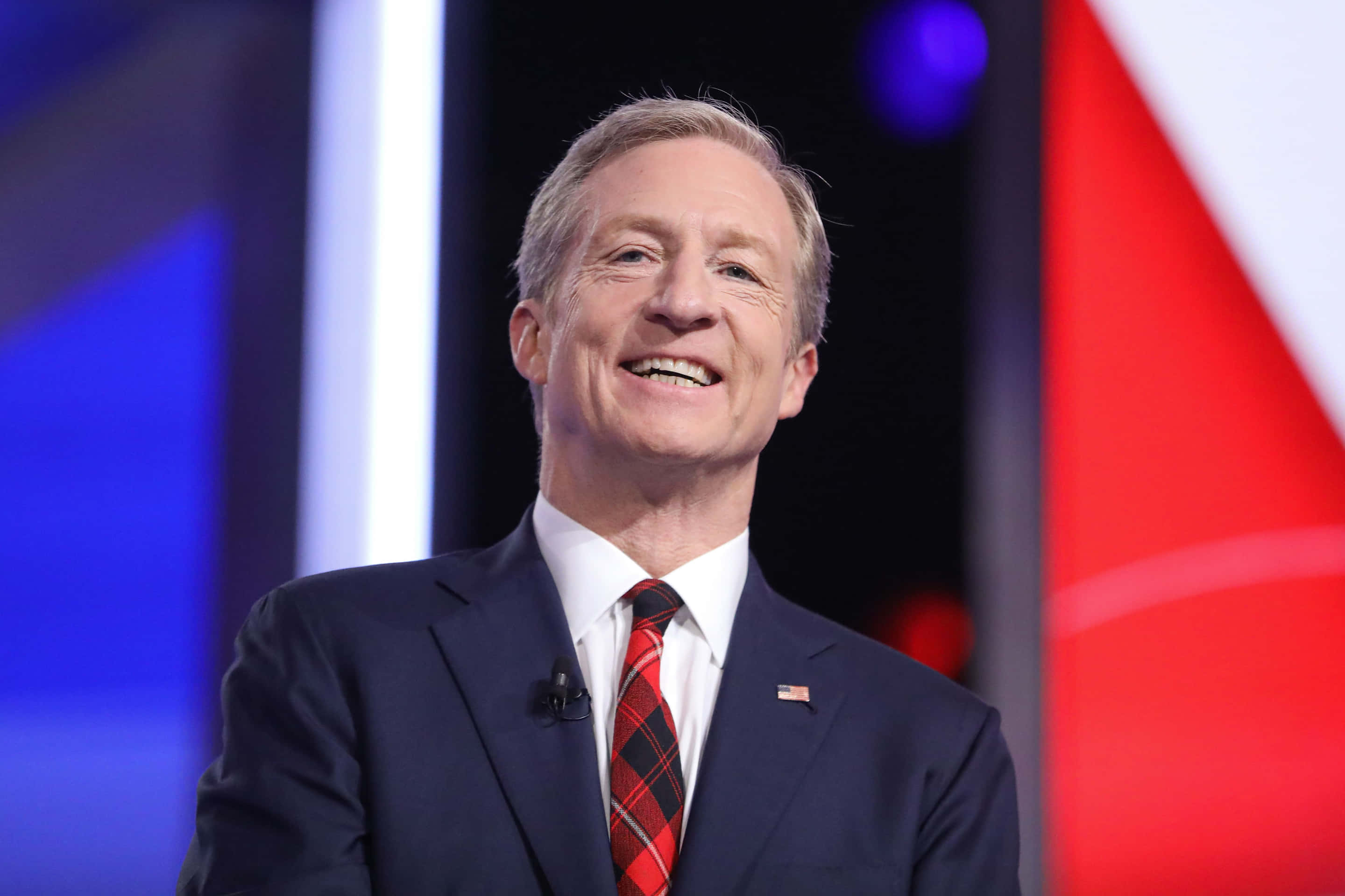 Tom Steyer, dark suit, red plaid tie, 2K Desktop Wallpaper