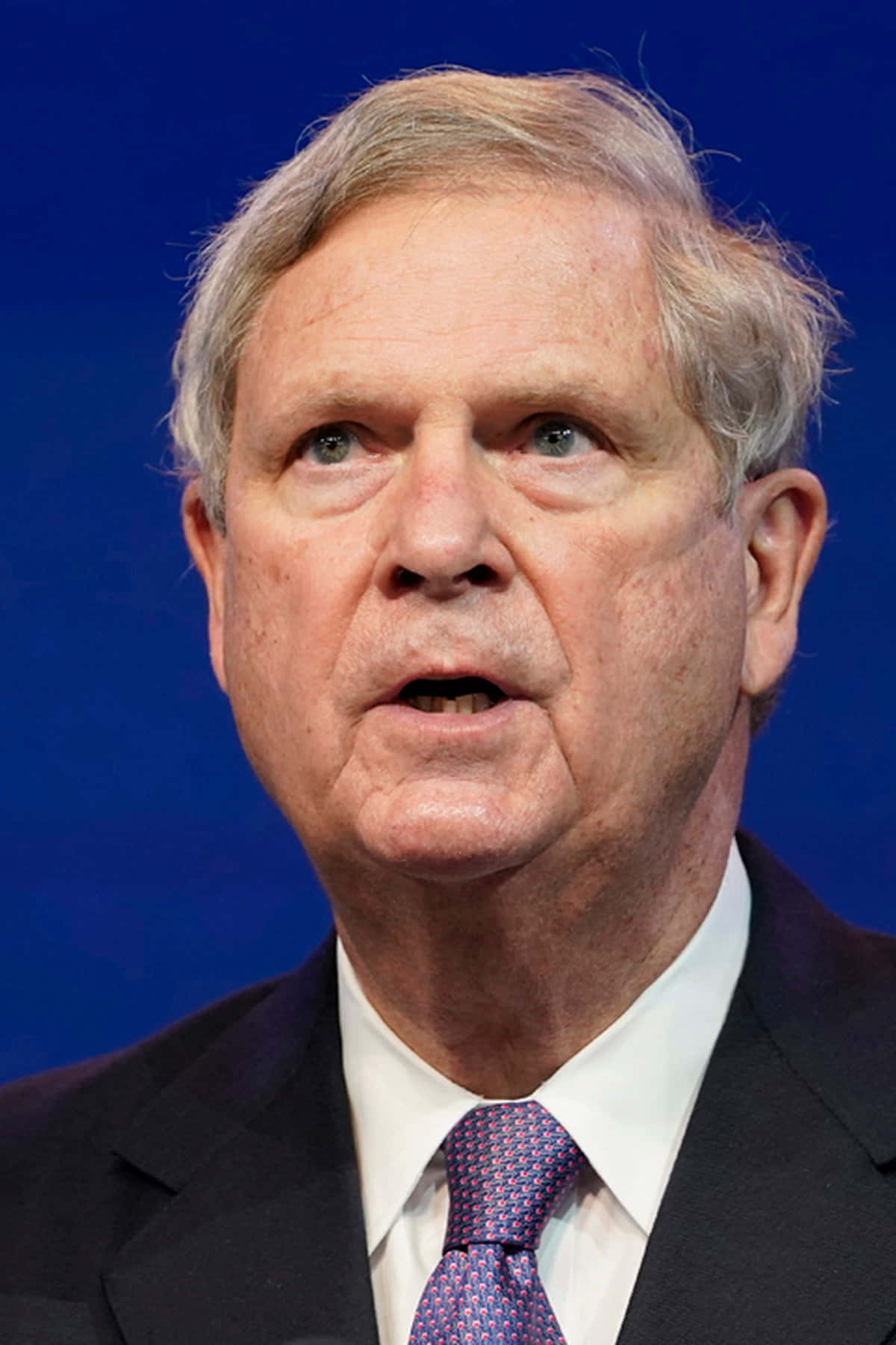 Tom Vilsack, dark suit, patterned tie, HD Phone Wallpaper